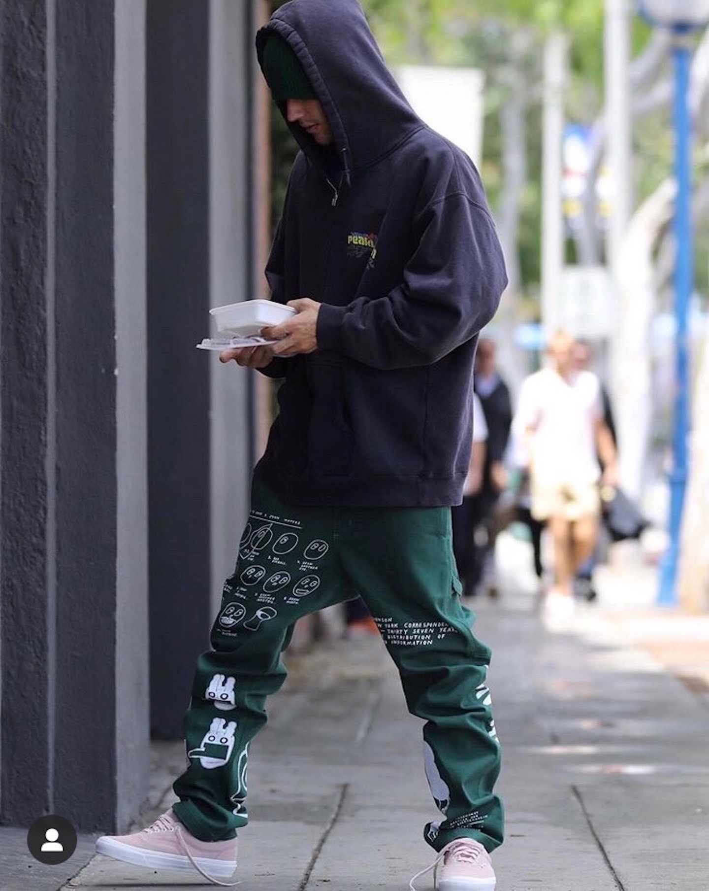 justin bieber in sweatpants