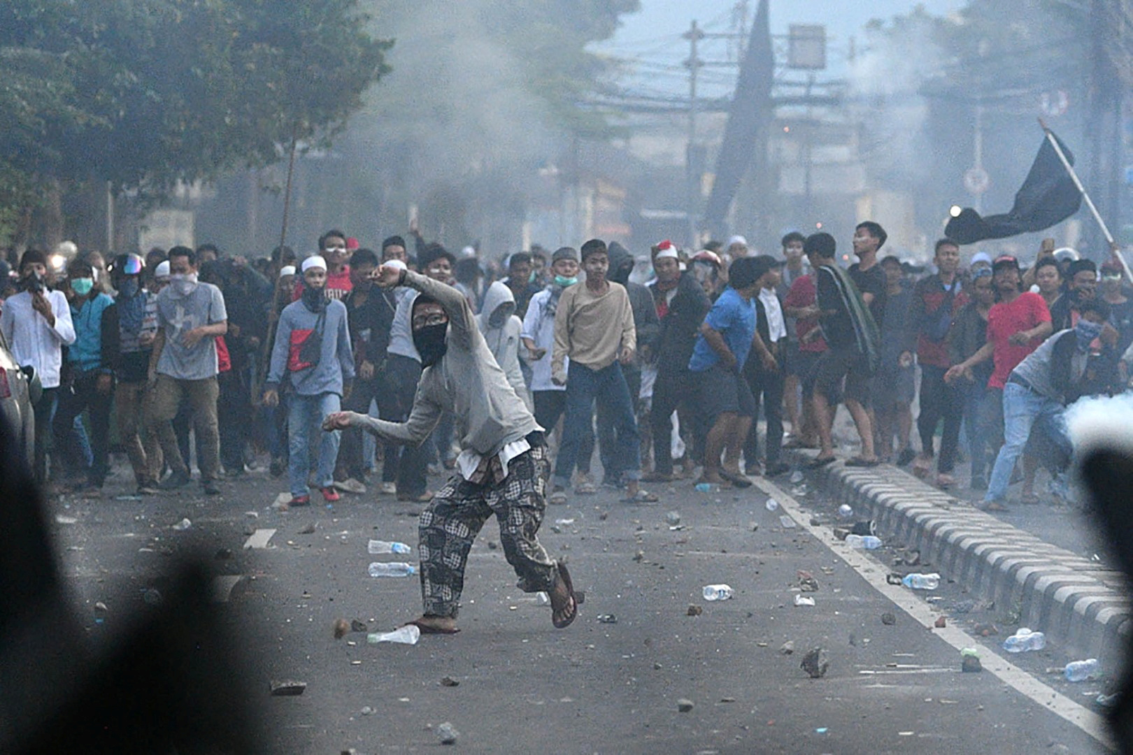 1558504773875-2019-05-22T031310Z_373043968_RC1AF722A5D0_RTRMADP_3_INDONESIA-ELECTION