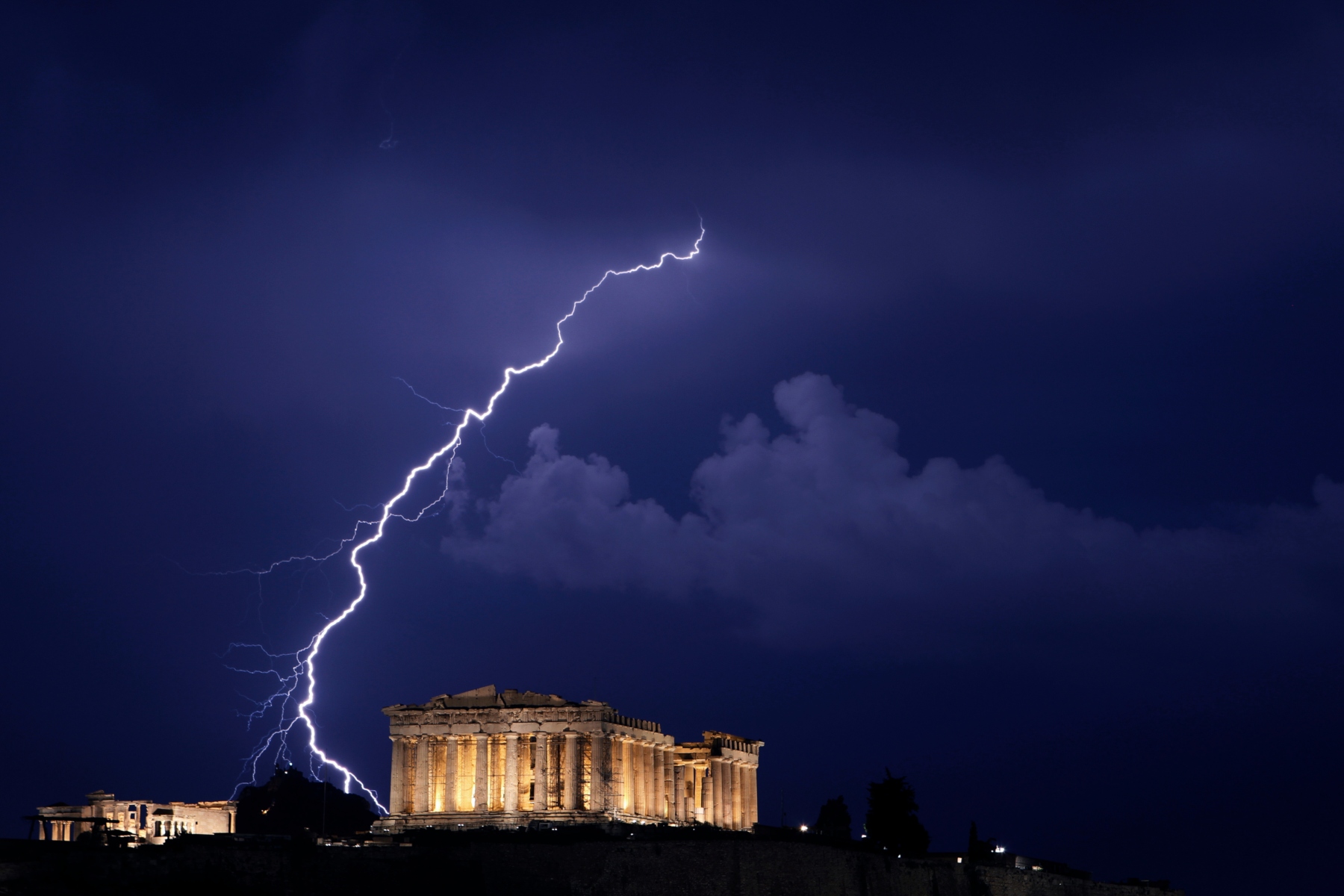 1558950402938-01_PETROS_GIANNAKOURIS_LANDMARKS