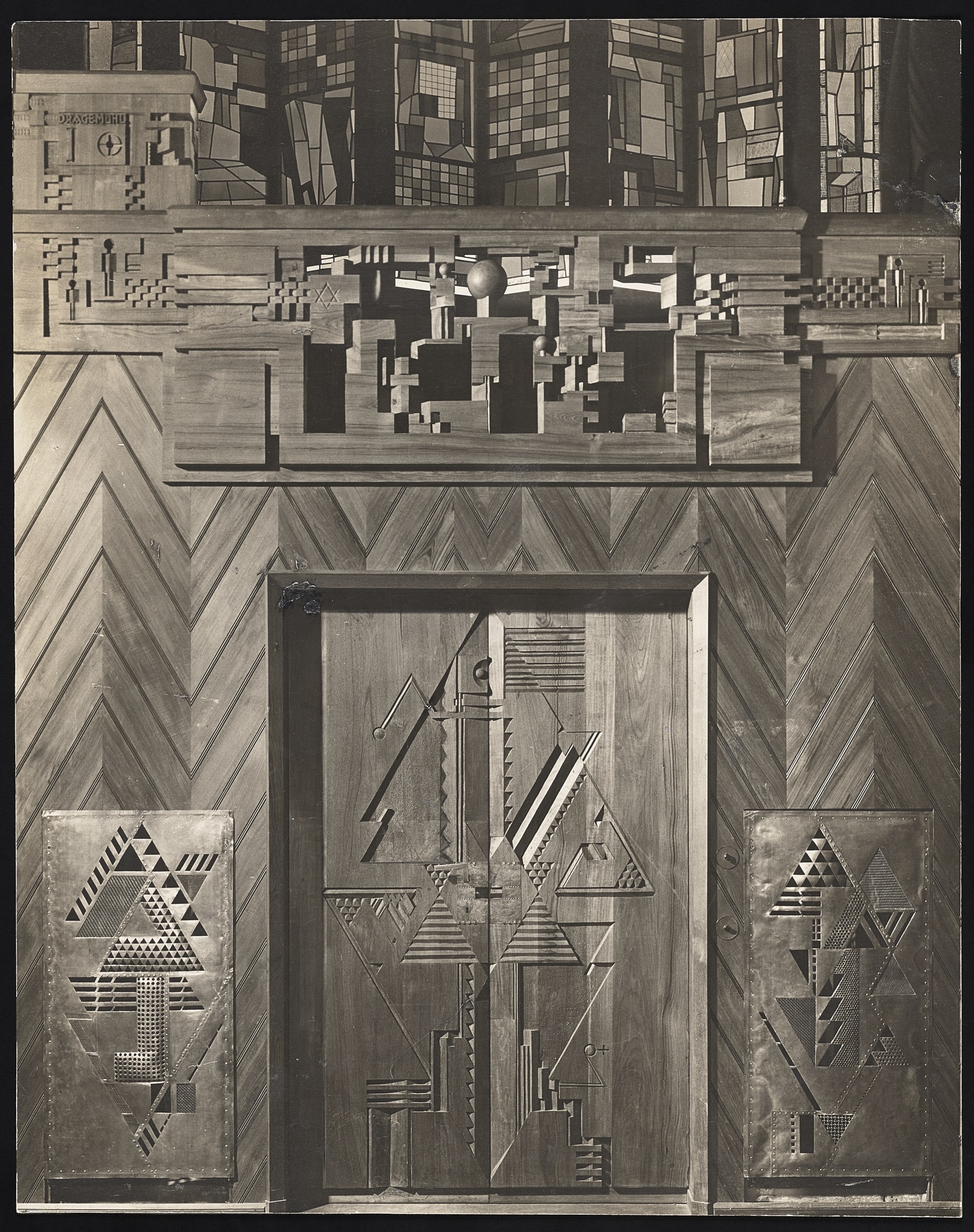 1559657399343-Bauhaus-1