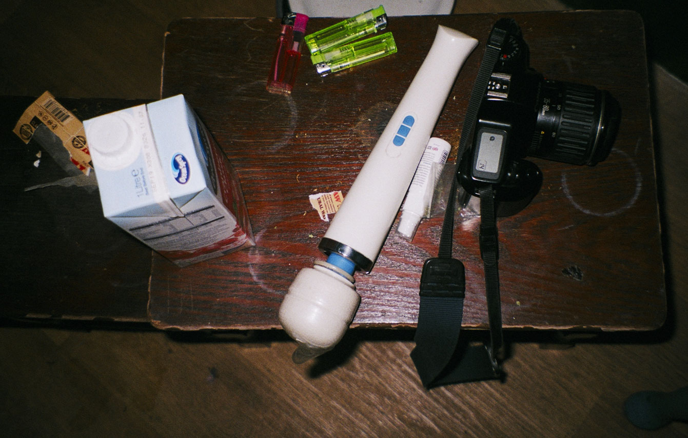 Vibrator camera lighters