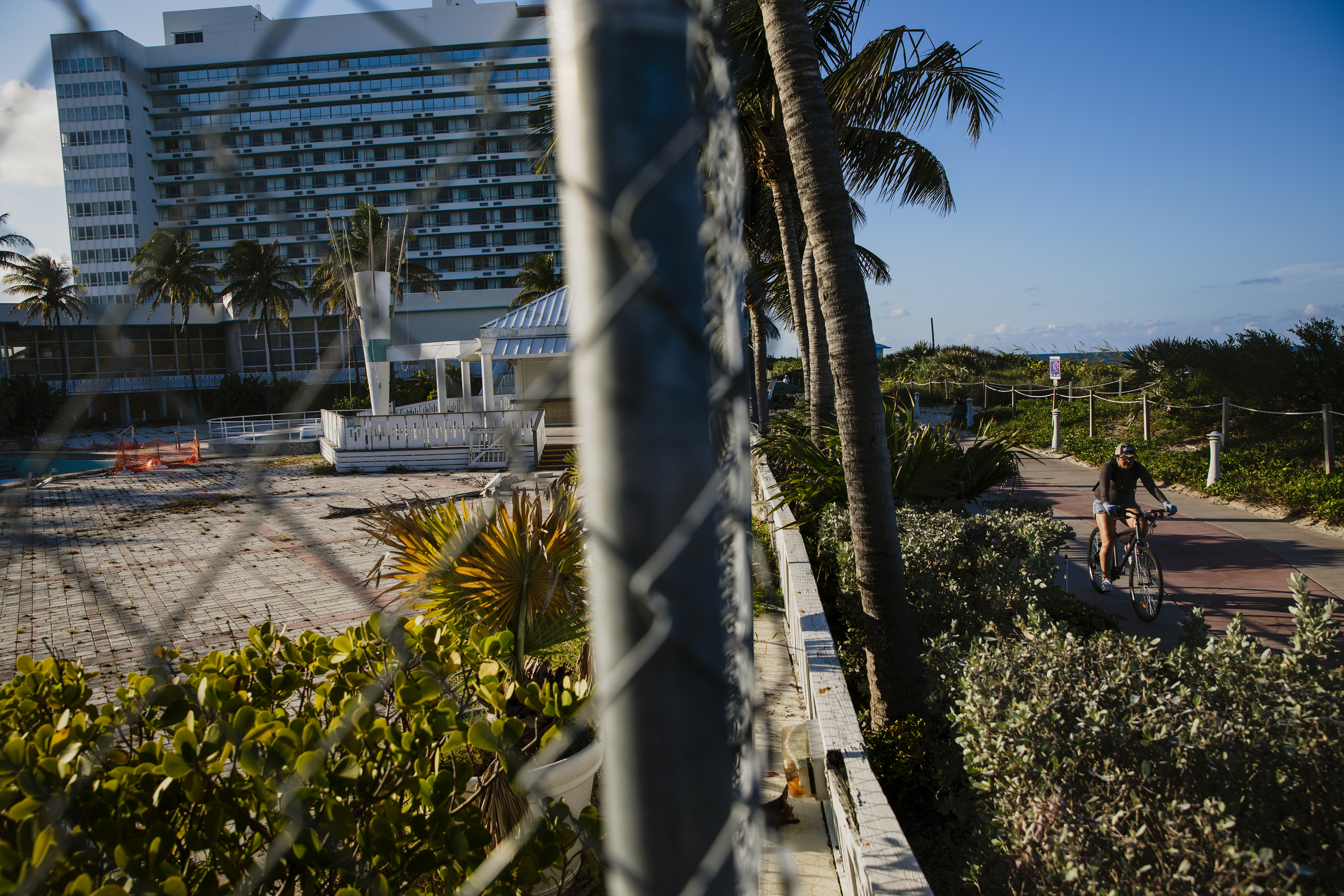 Dread And Decay In An Abandoned Miami Beach Hotel Vice - 