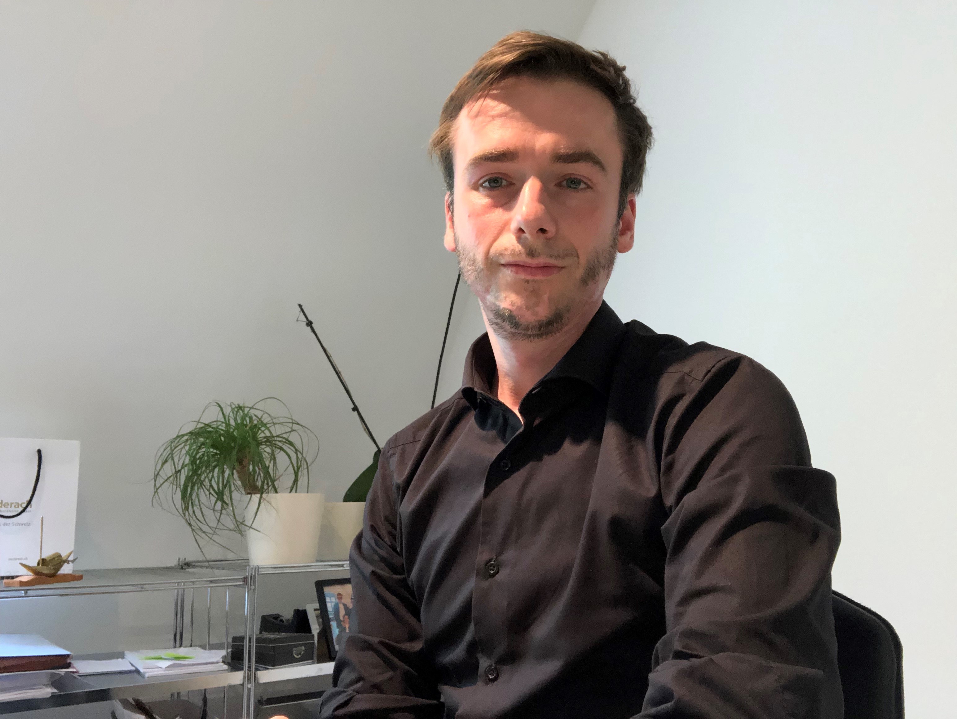 Rechtsanwalt Mathes Breuer klärt über deine Rechte bei Polizeikontrollen auf und verrät, was Polizisten dürfen und was nicht