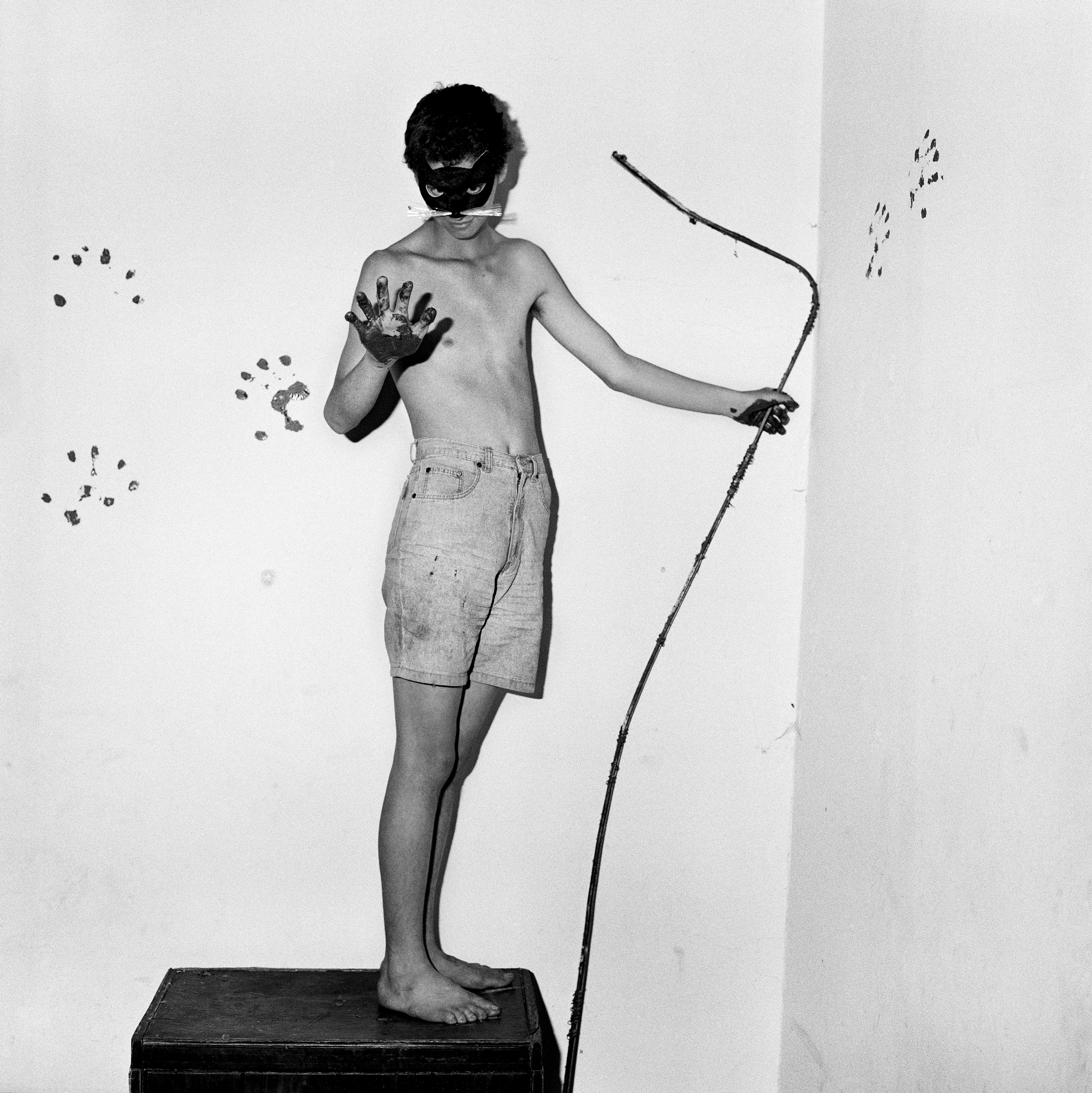 1560795869249-1_Roger-Ballen_Prowling-2001