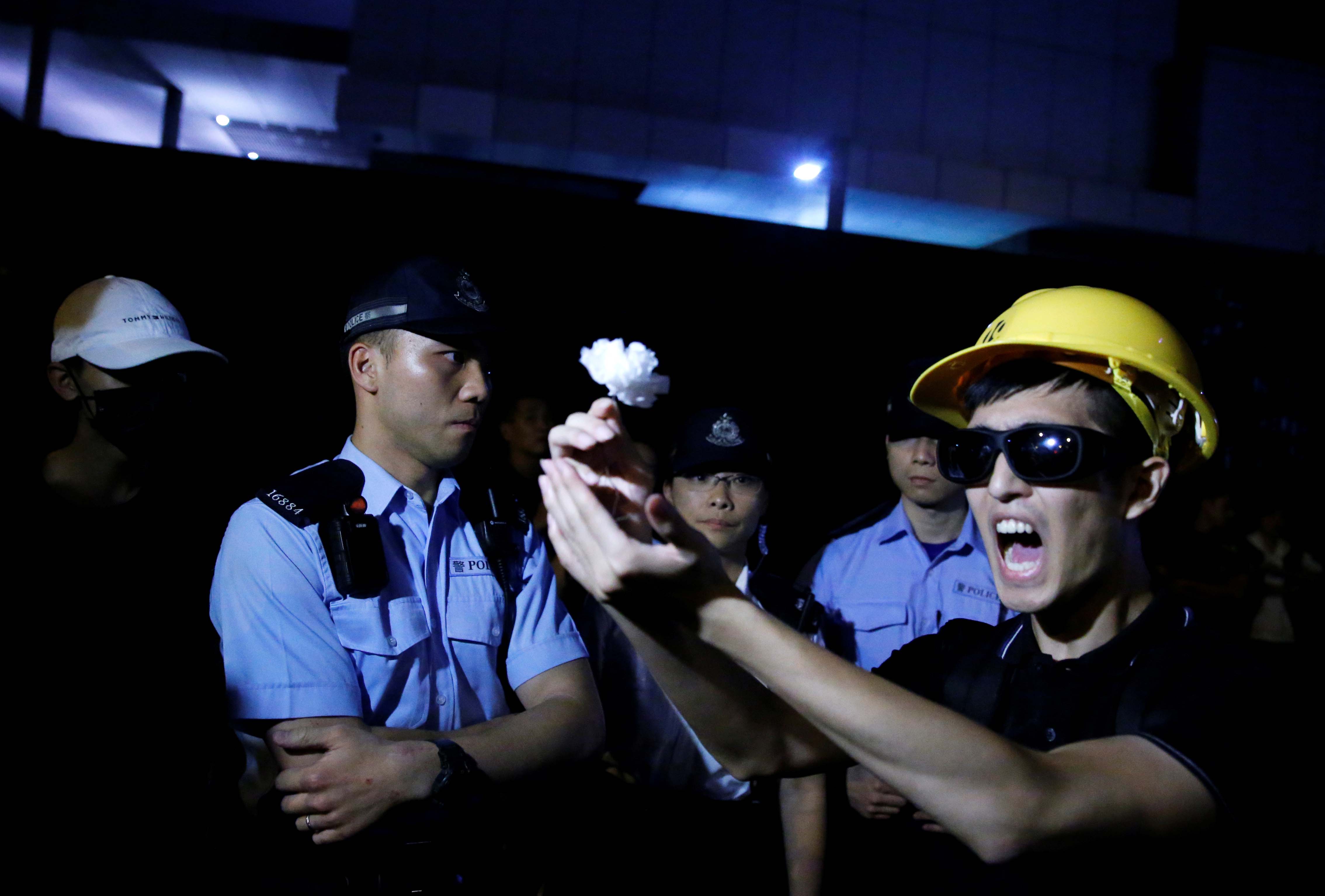 1560949475810-hong2