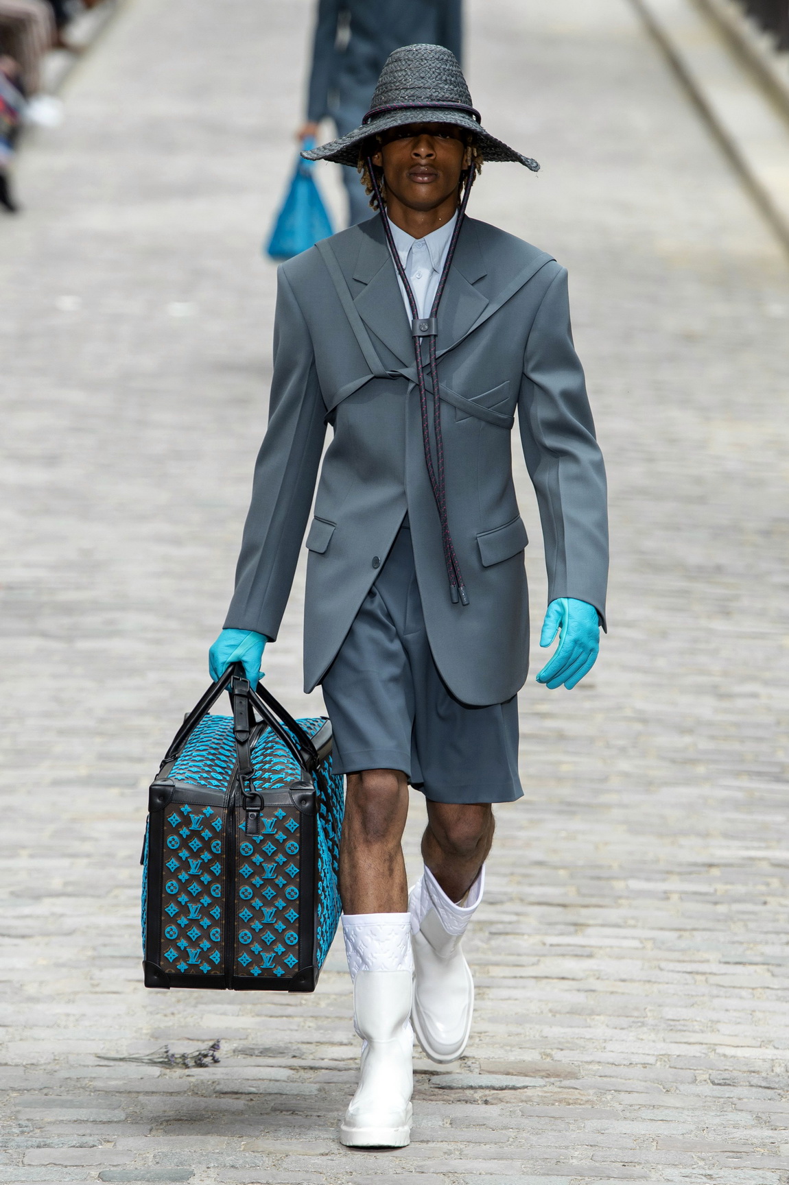 Virgil Abloh sorprende por su magistral uso de la sastrería en la colección  de invierno de Louis Vuitton