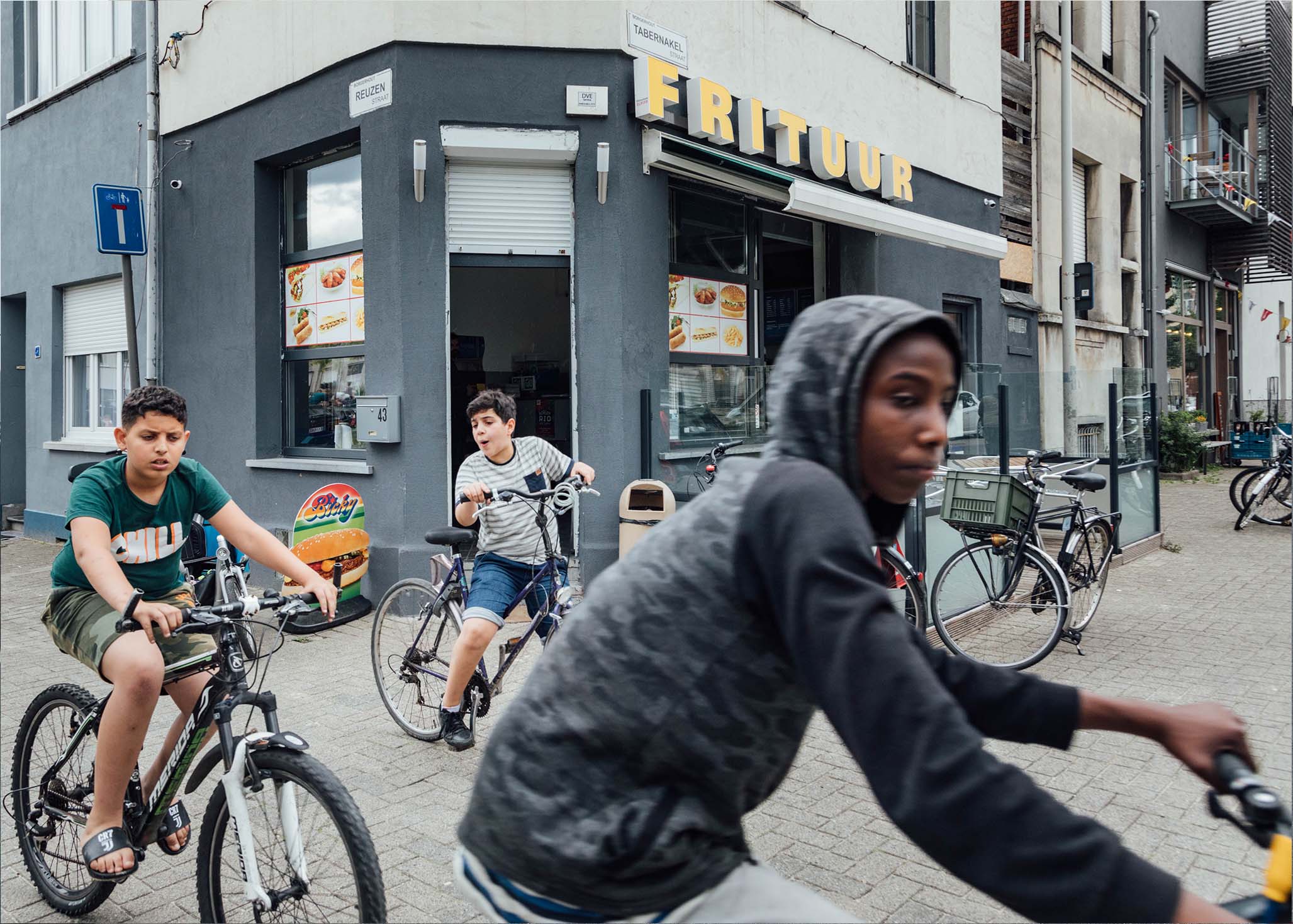 frituur-sam-krugerplein-borgerhout-jongeren-buurtbewoners