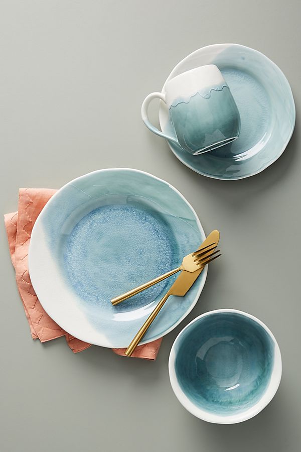 Blue dinnerware set