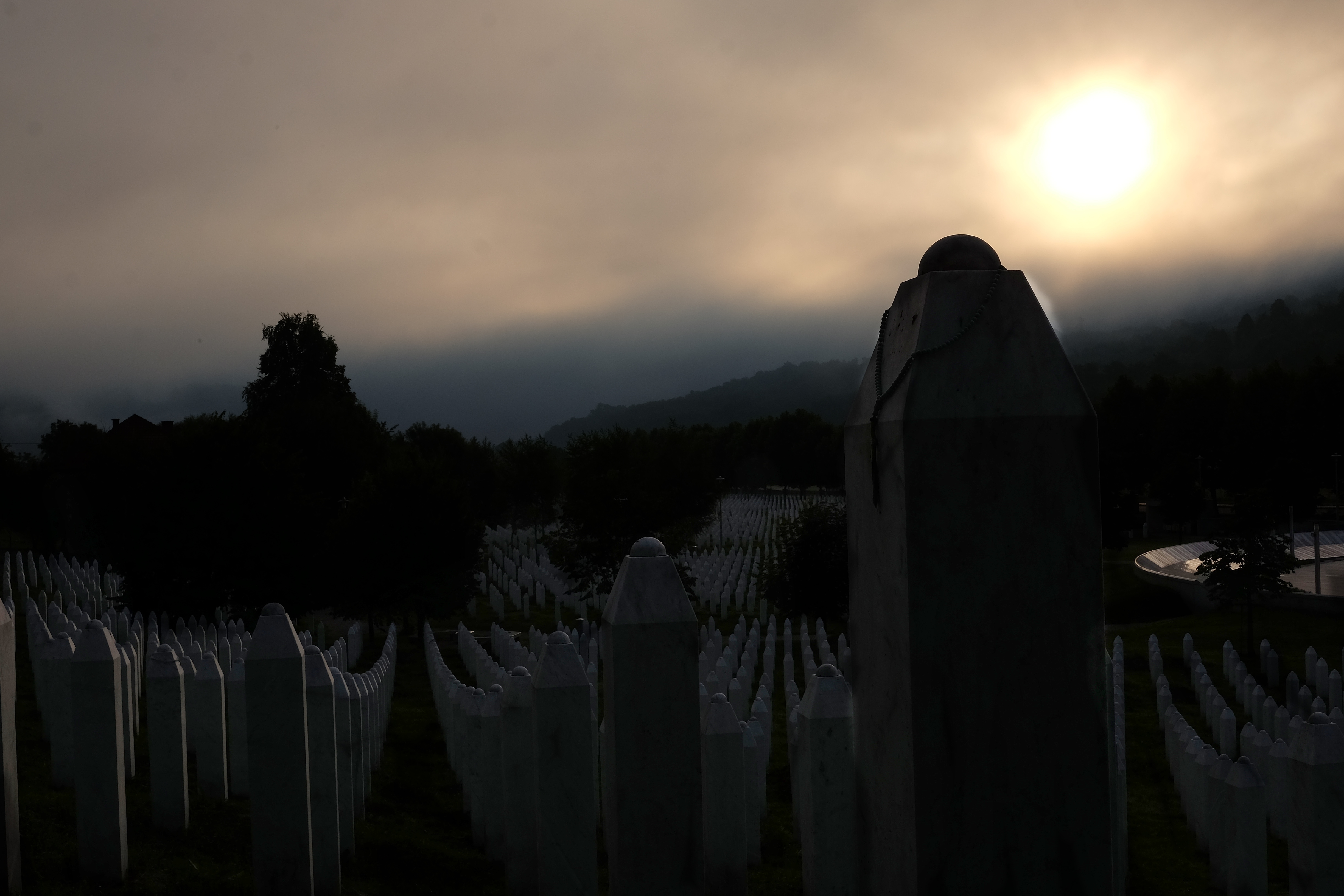1562668585466-6-Pogled-na-Memorijalni-centar-u-Potocarima-rano-ujutru