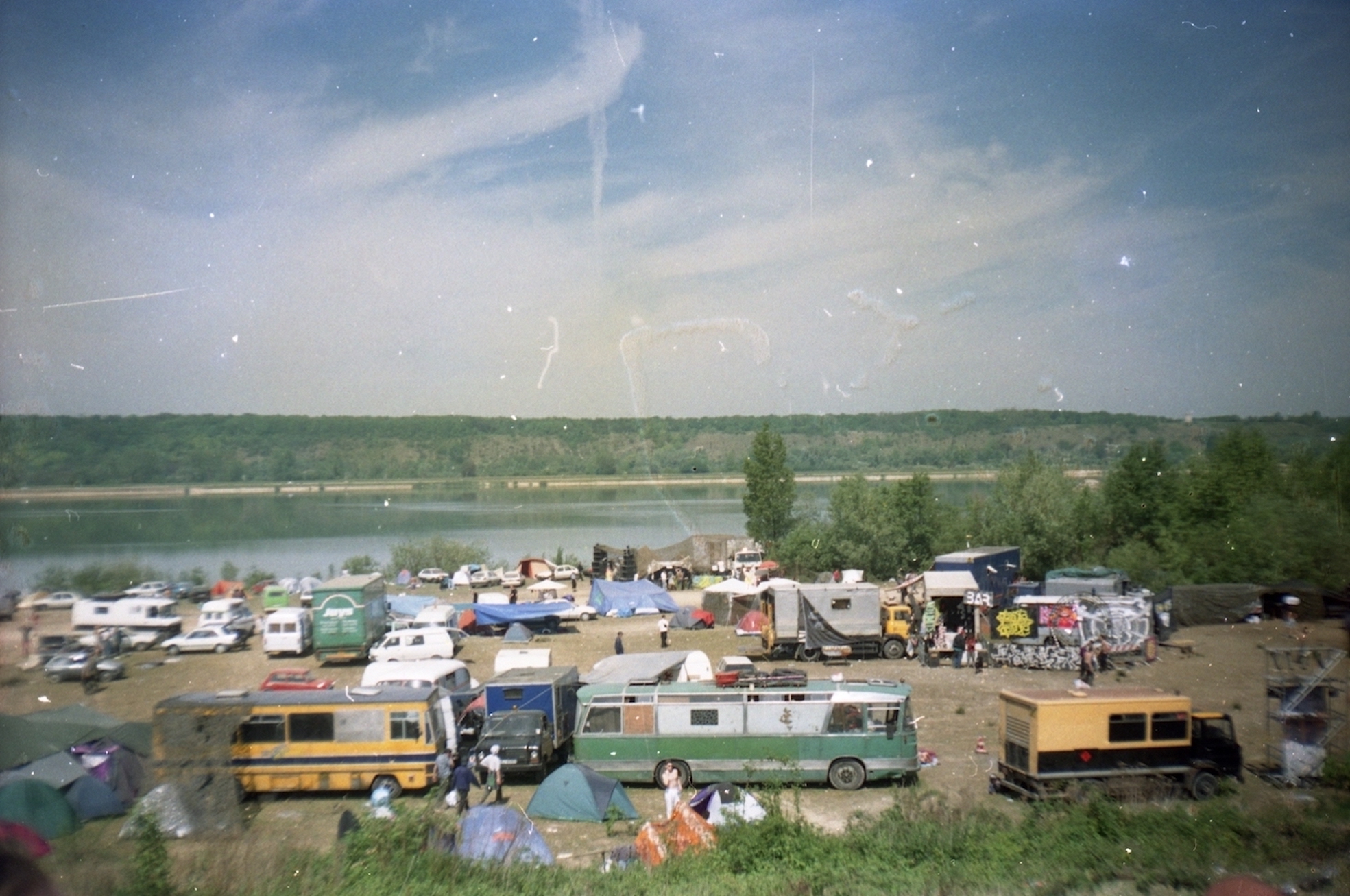 1563130085393-Teknival-Courcelles-France-1997pg