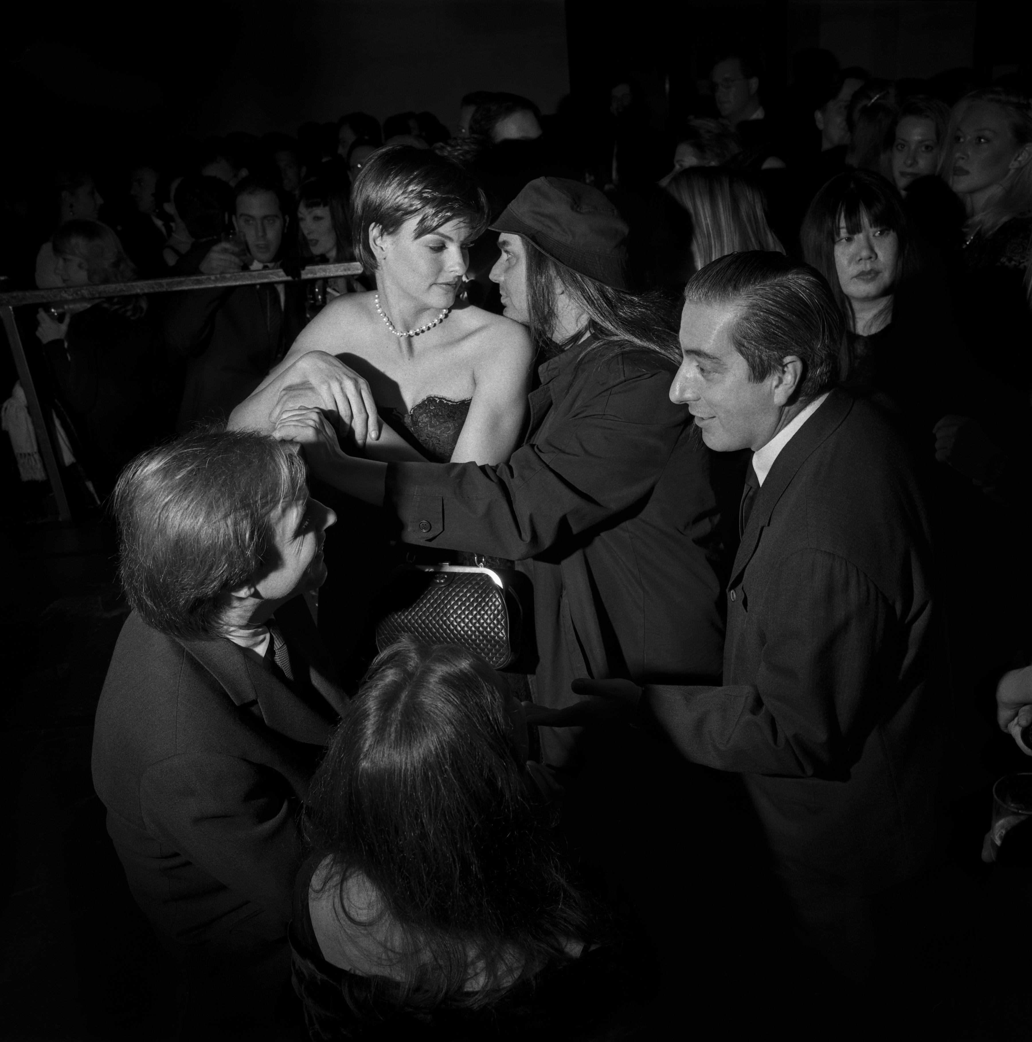 Linda Evangelista, Steven Meisel, Paul Cavaco e Anna Sui Haute Couture Exhibition Opening, The Met New York, New York 1995 @ Larry Fink