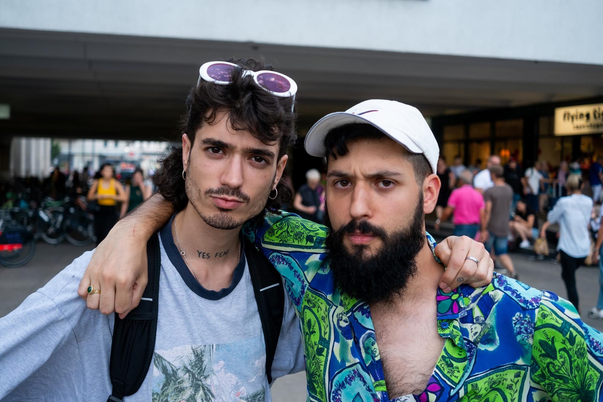 Joel (rechts)
