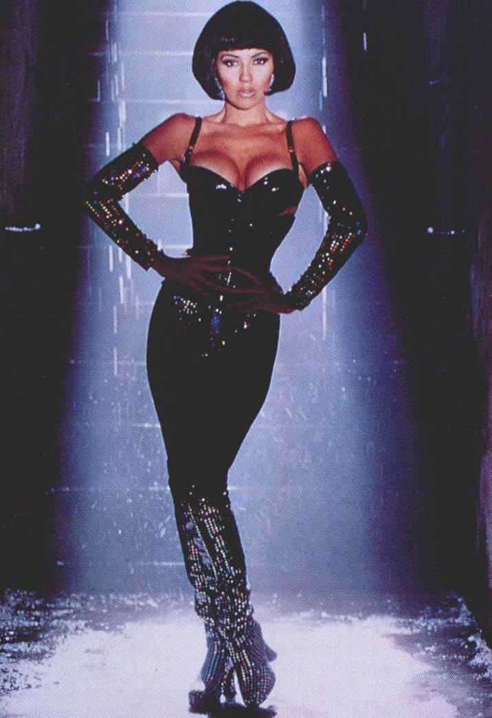 thalia looks