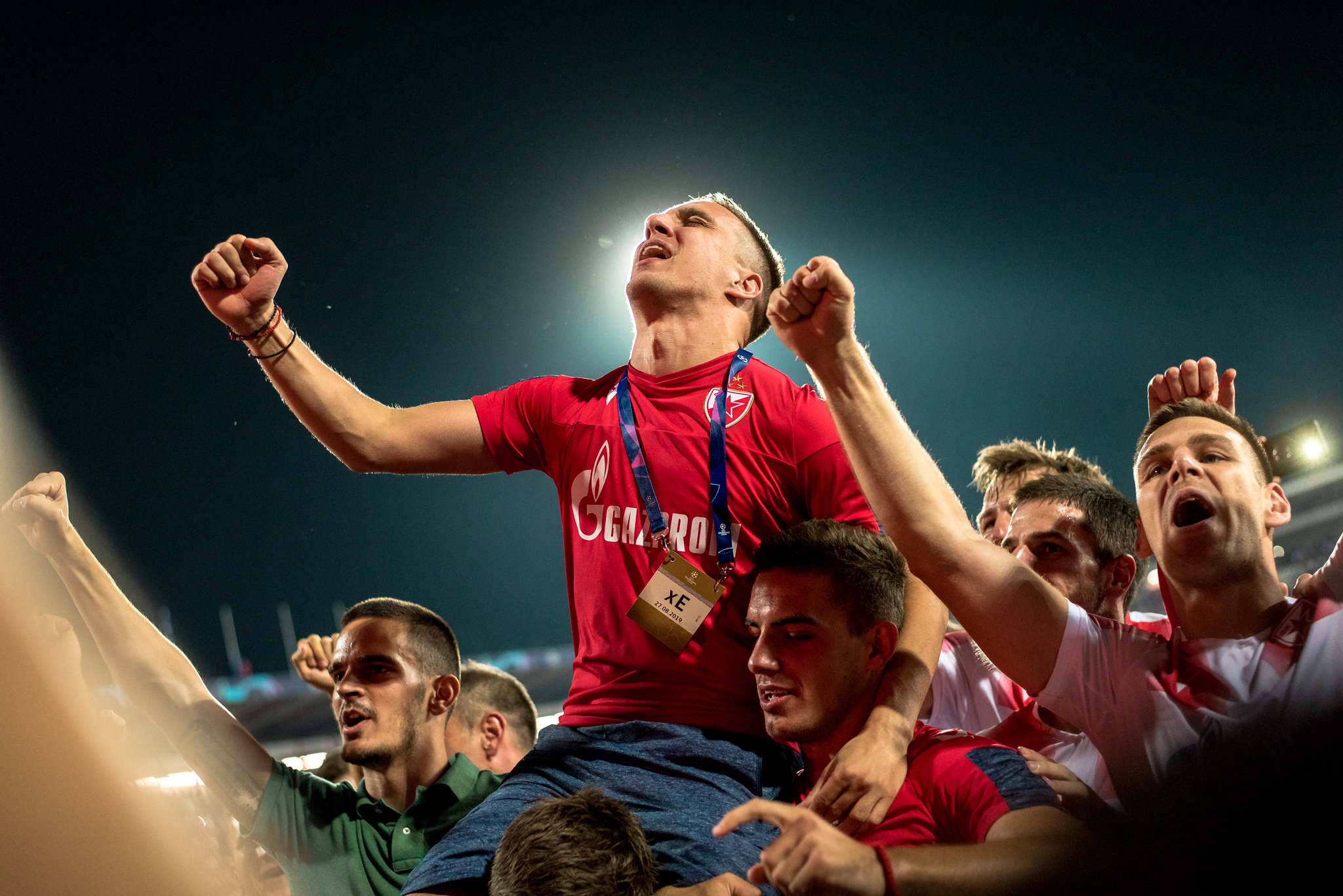 Branko Jovičić na rukama saigrača