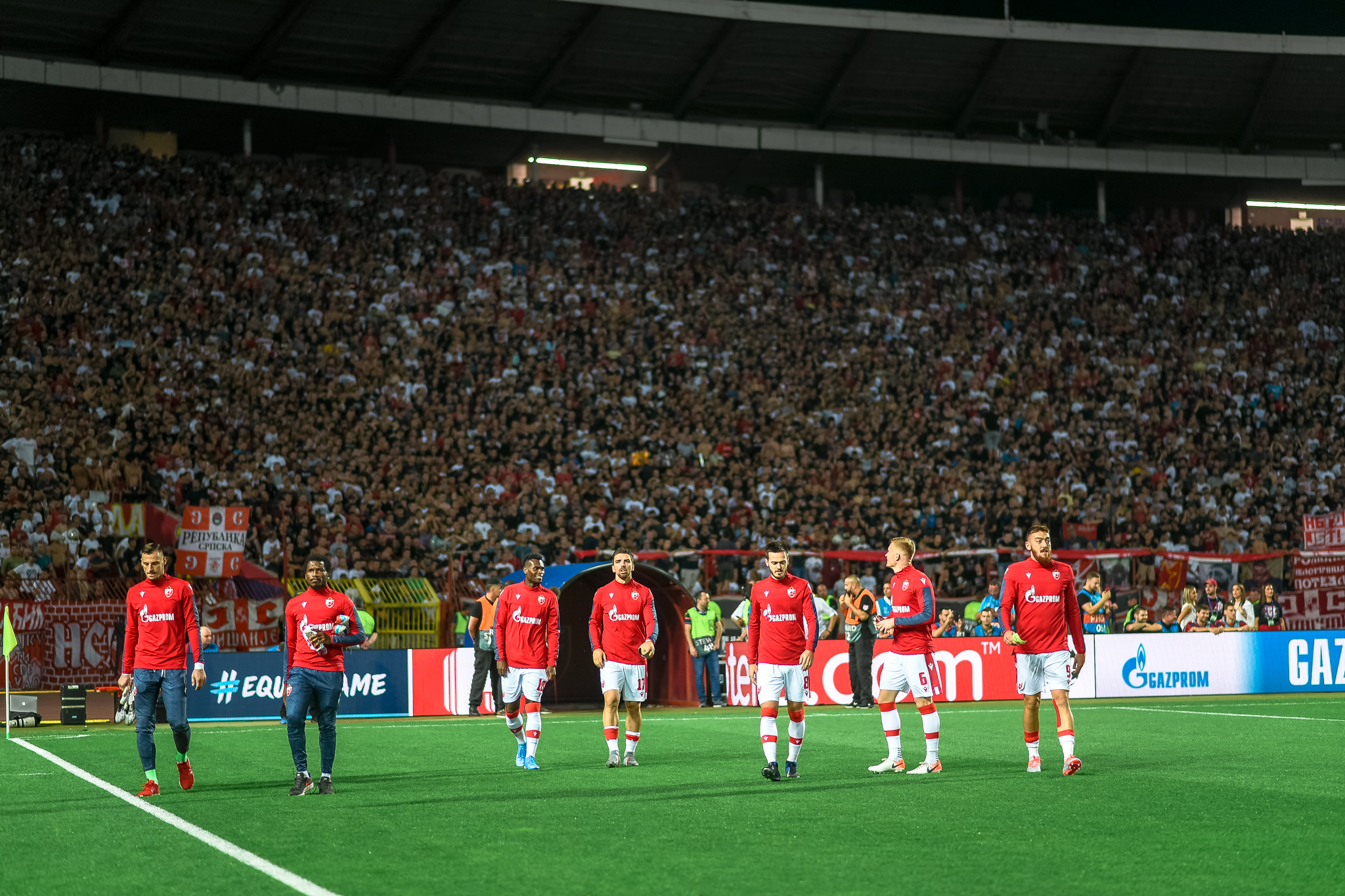 igrači crvene zvezde na utakmici sa jang bojsom