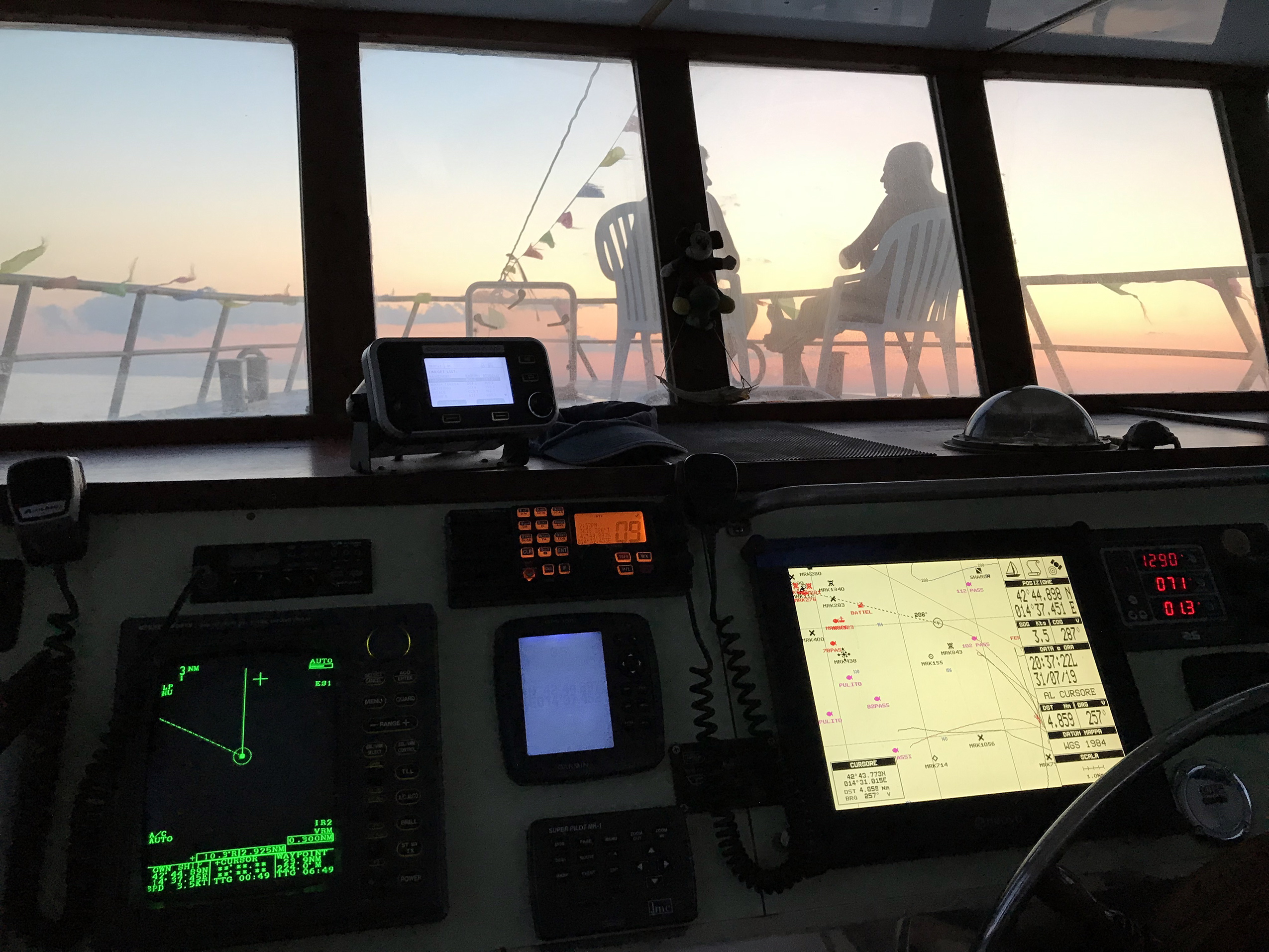 Cabina-di-comando-al-tramonto