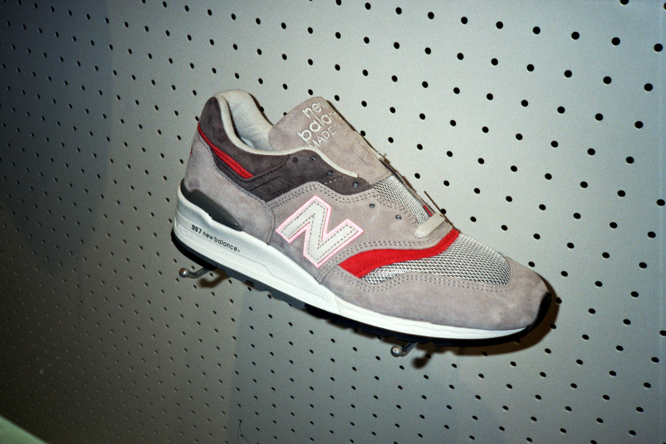 1568045300254-NewBalanceGrey