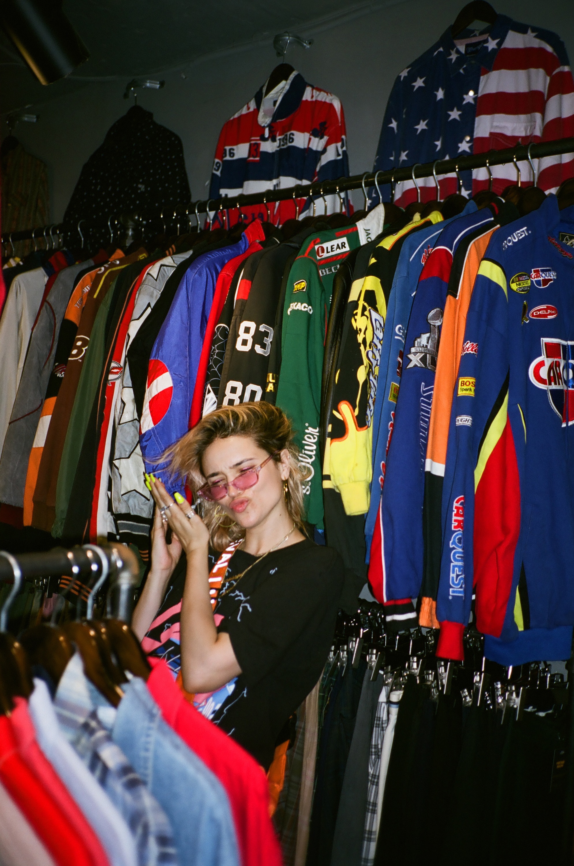 1568139641829-thrifting