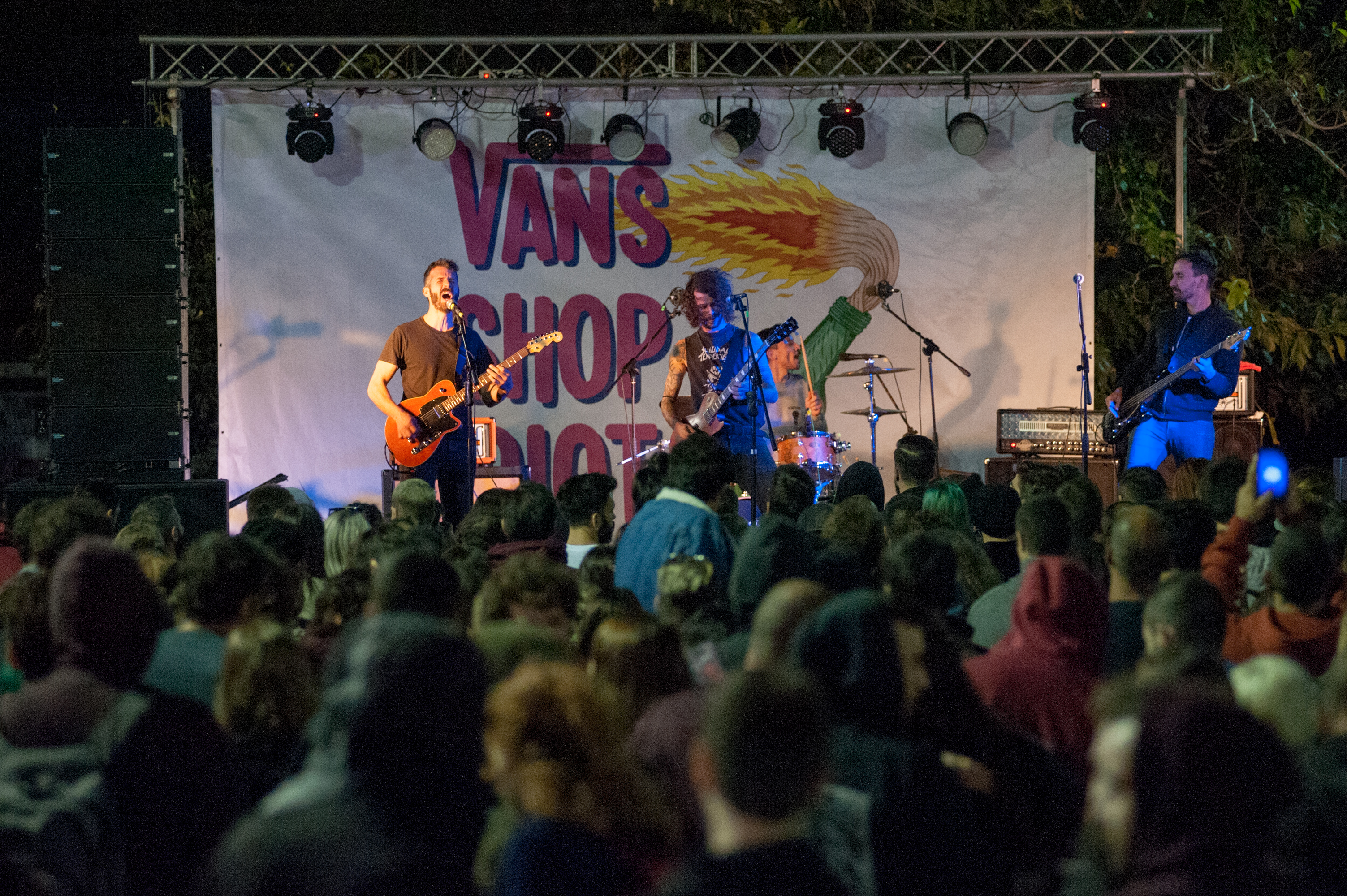 1568636916282-vans_shop_riot_2018-275