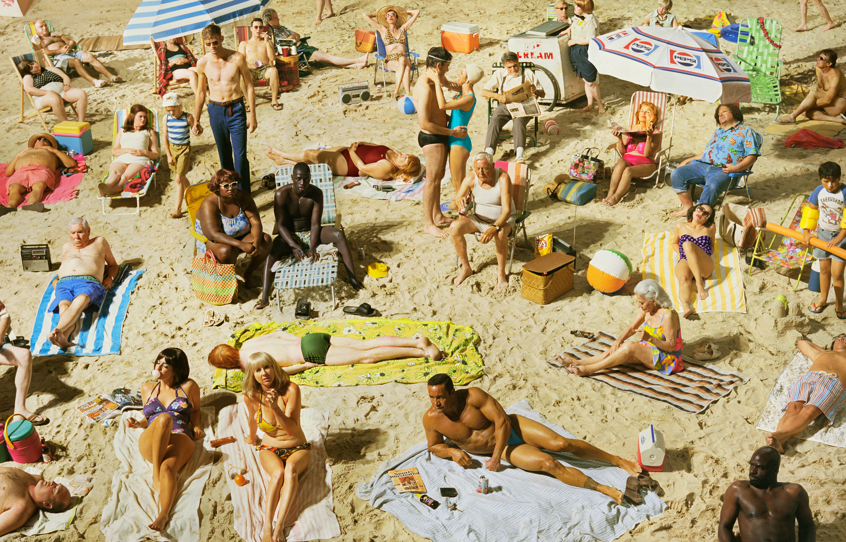 1568646512055-5_Alex-Prager-Crowd-3-Pelican-Beach