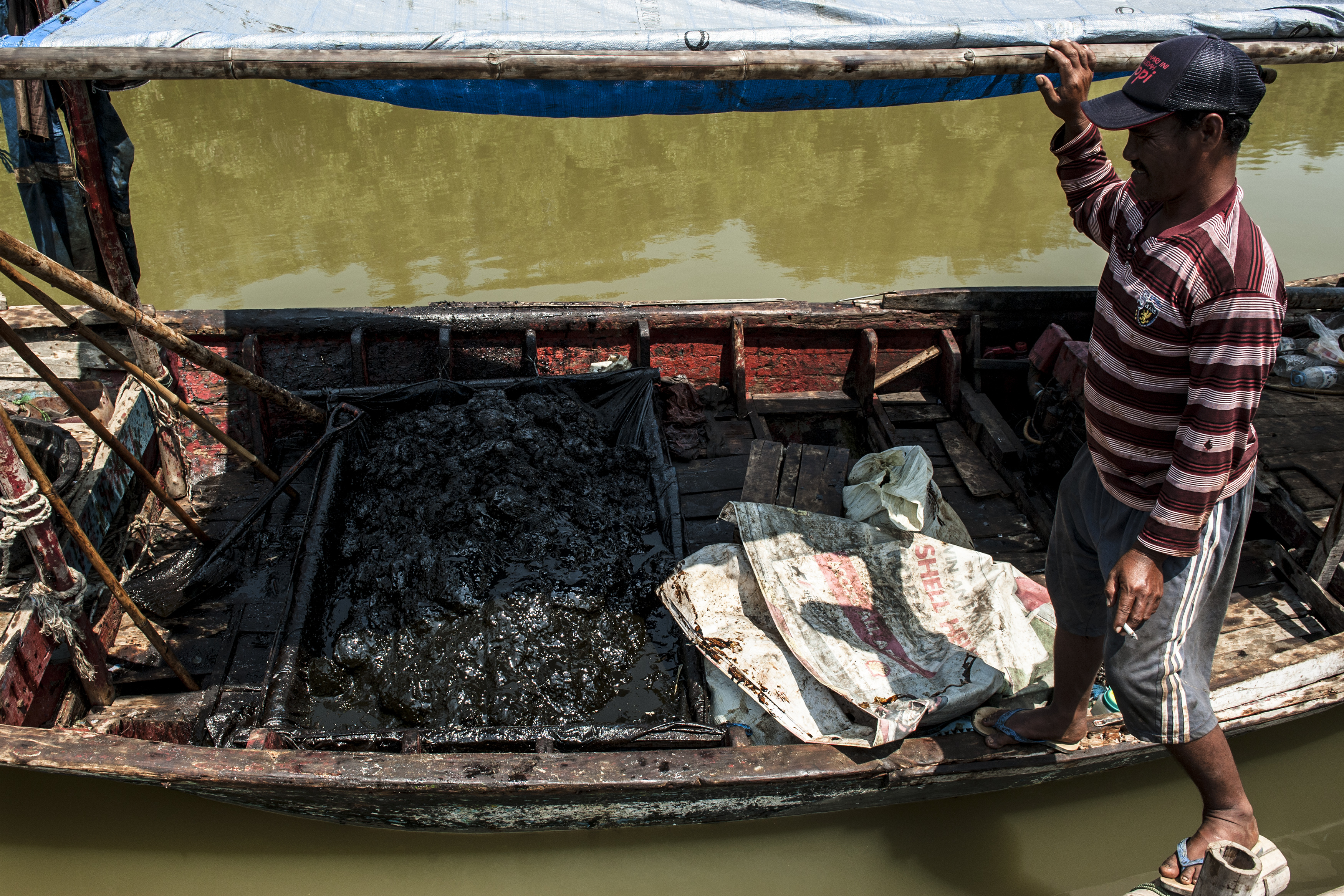 1568705597630-oilspill-2