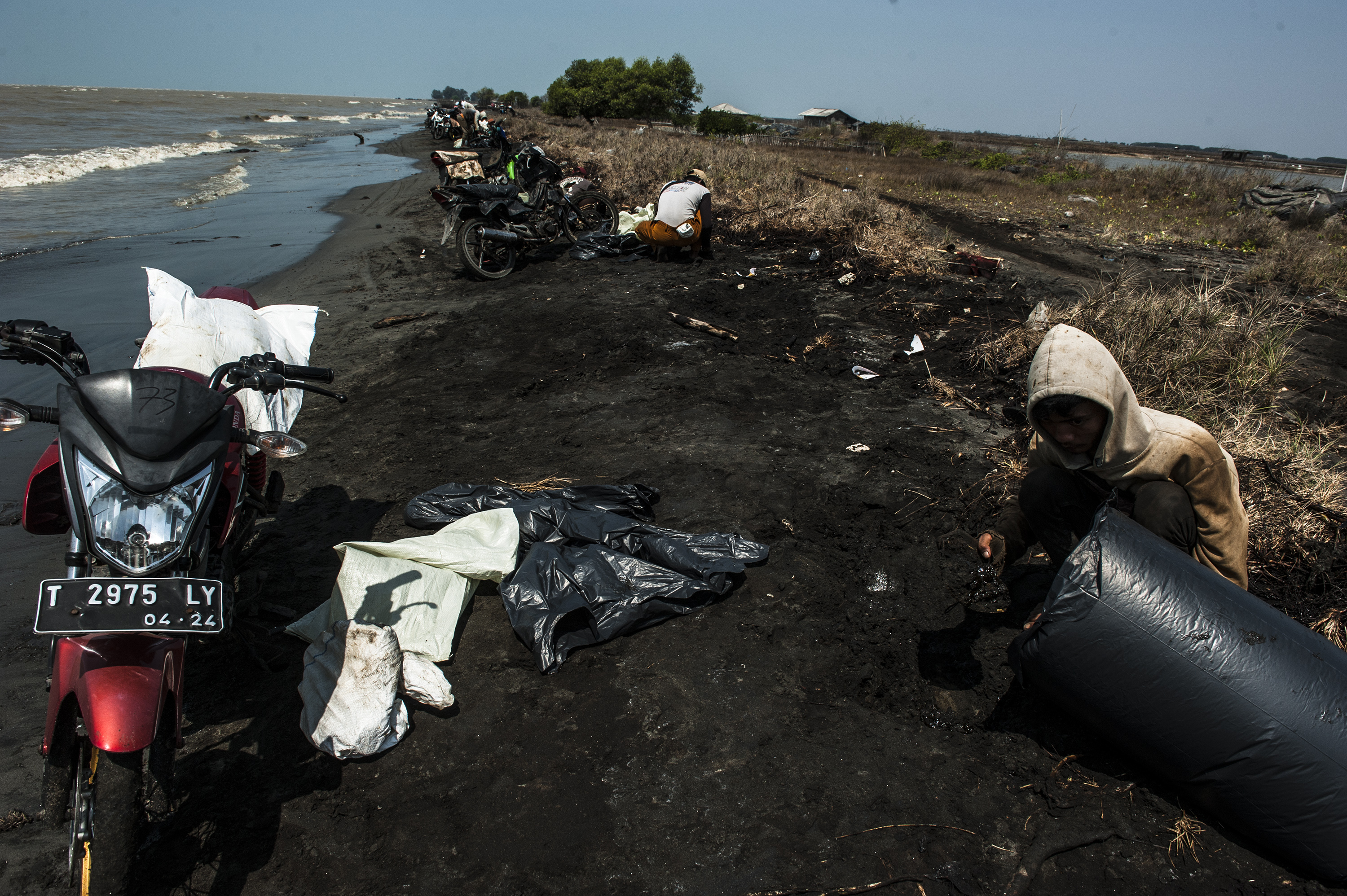 1568705727502-oilspill-21