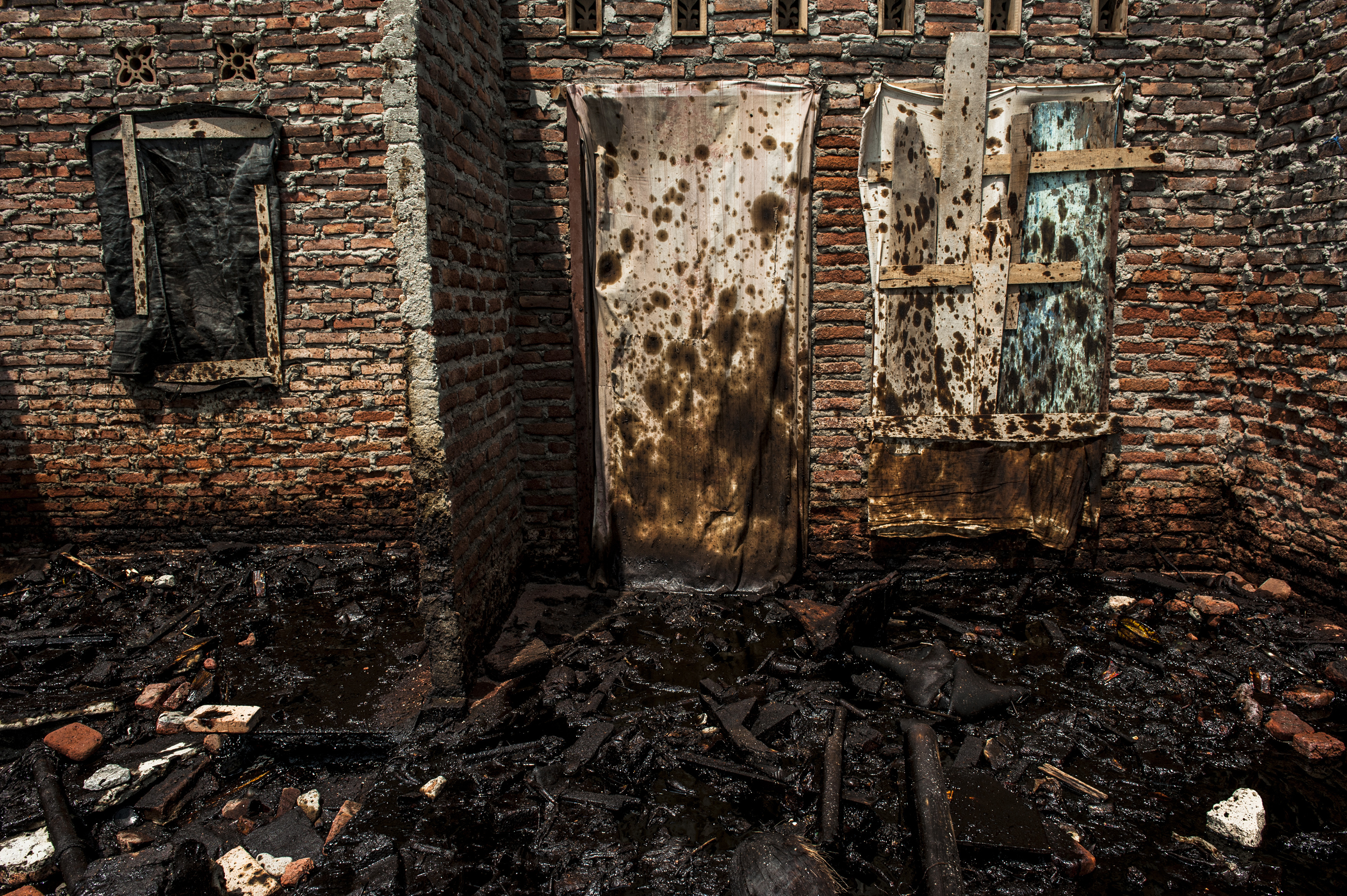 1568706778068-Oil-Spill-Karawang-10