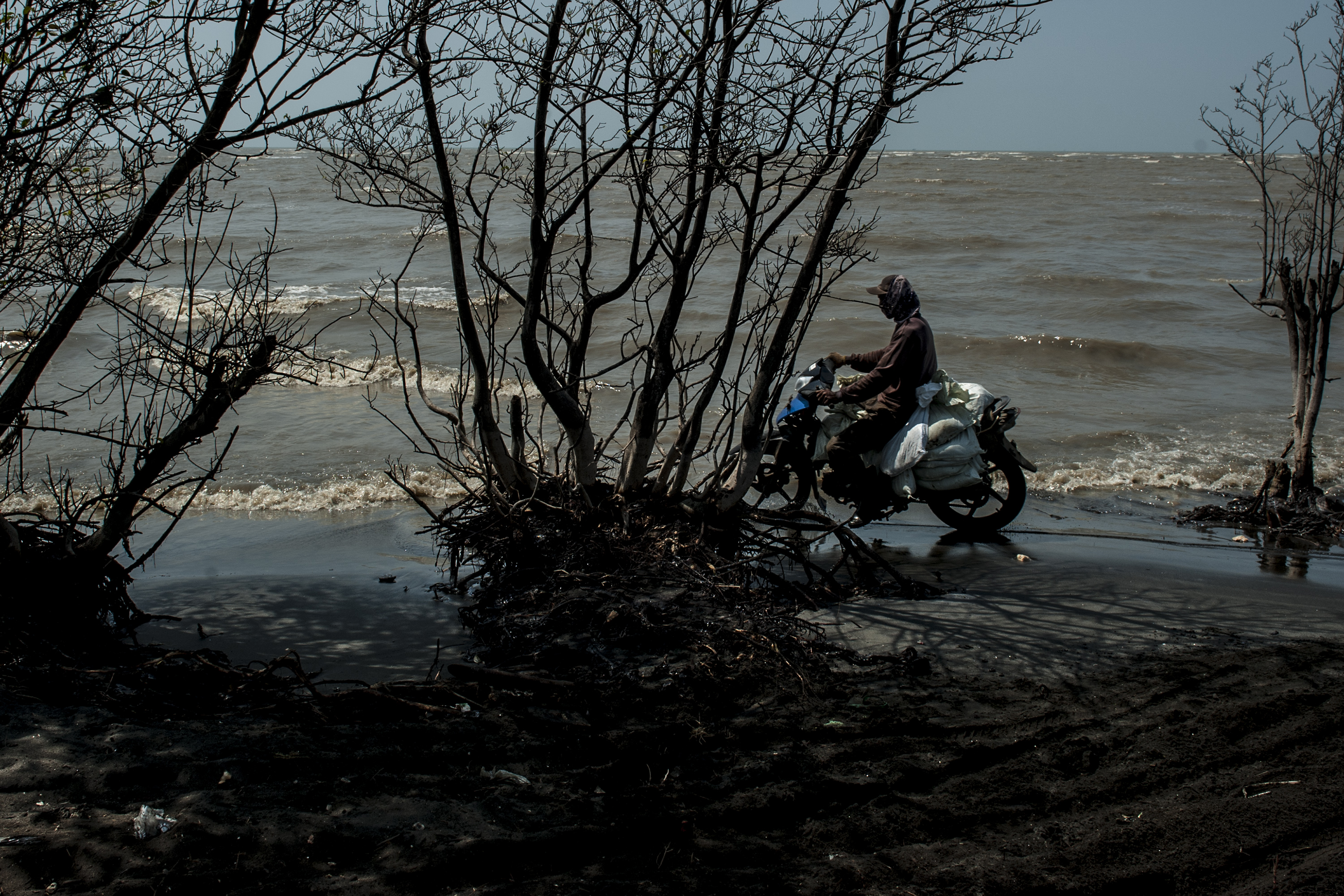 1568706978260-oilspill-22