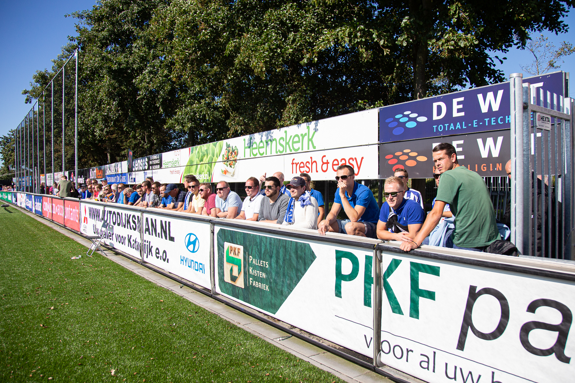 De meegereisde supporters van Quick Boys.