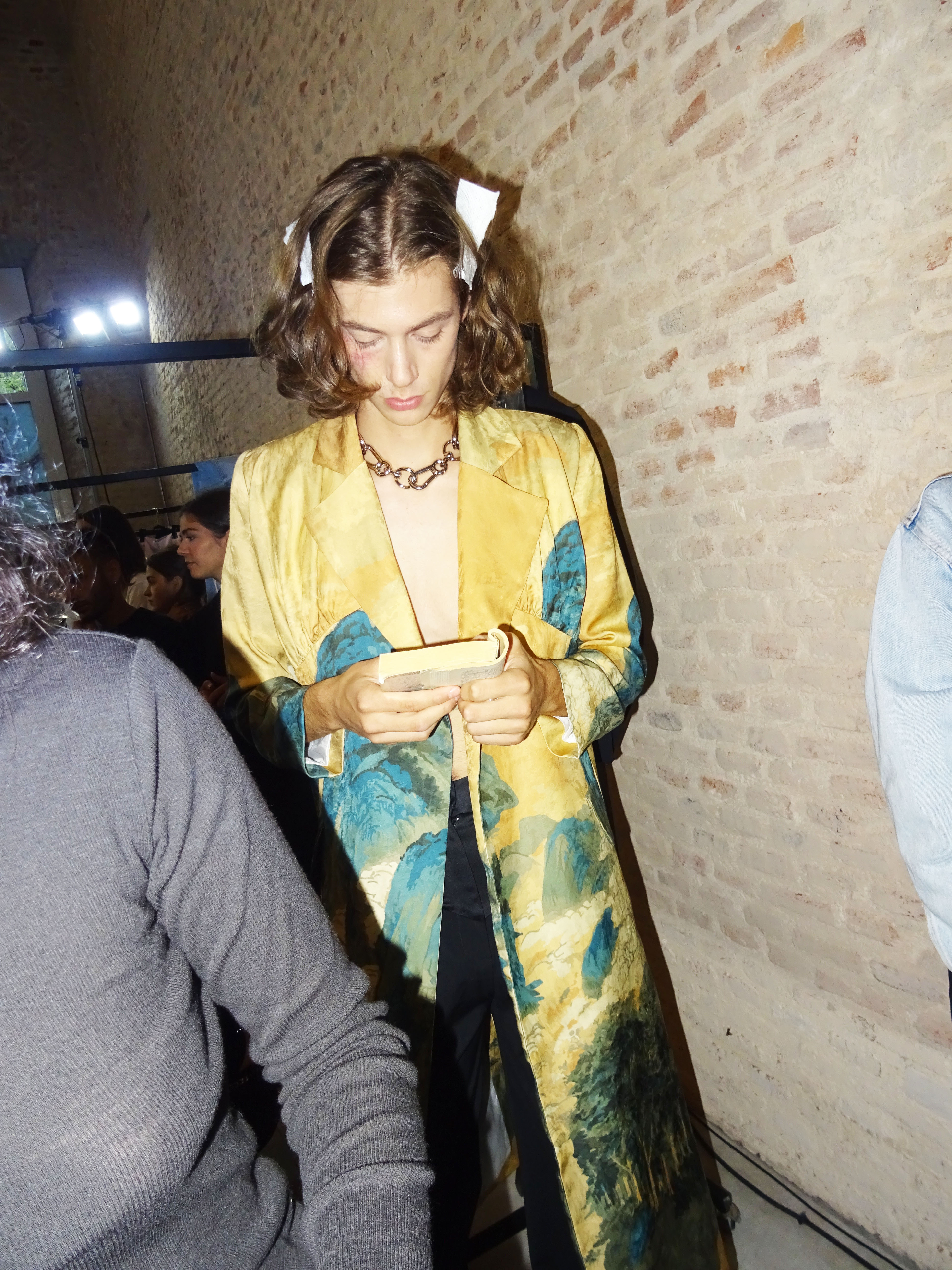 1569497299293-82Act_Ndegree1_ss20_Milano_iDitaly_Giorgia_Imbrenda_backstafe