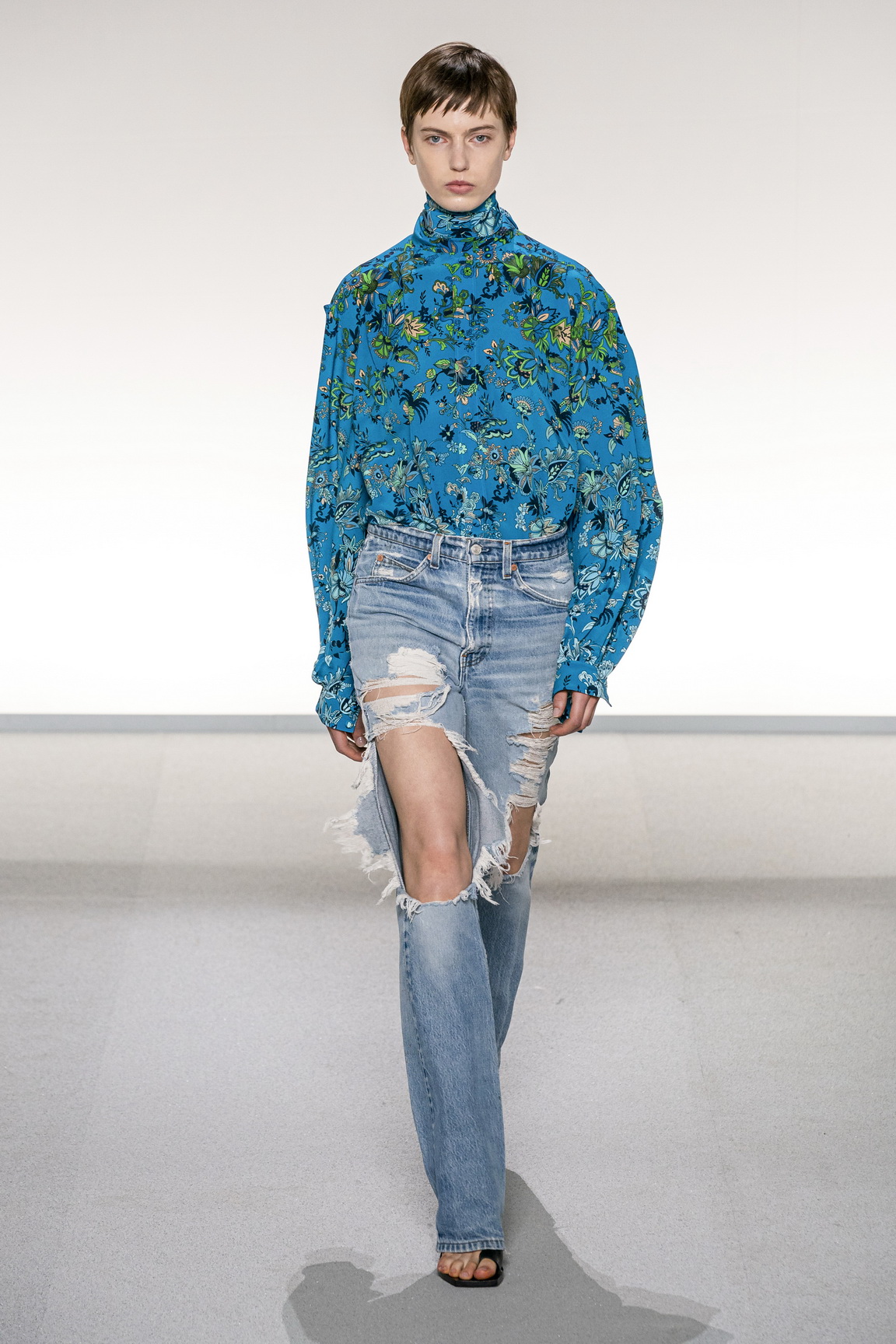 Distressed wide-leg jeans in blue - Givenchy