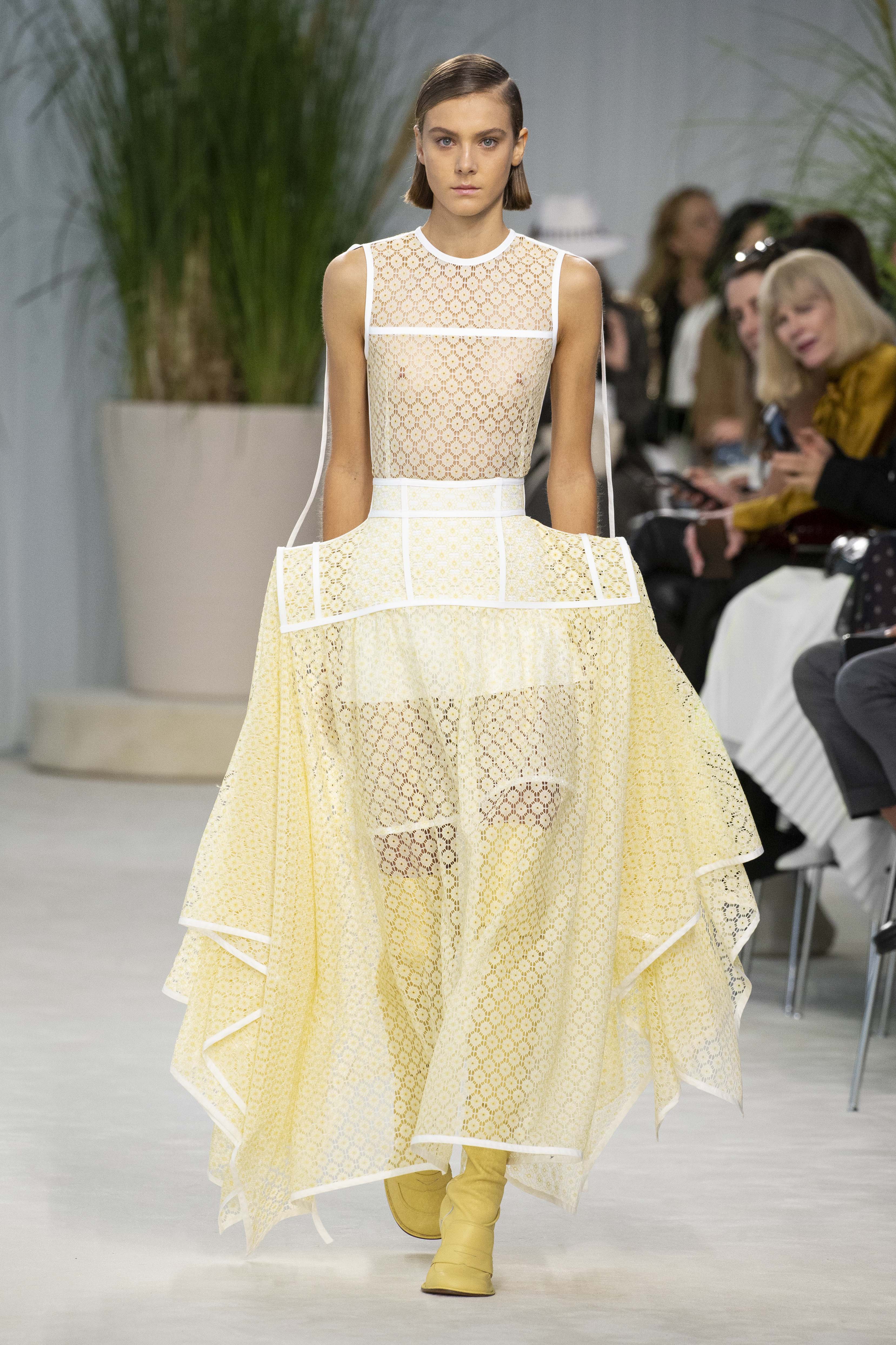 1569921132774-Loewe-Women-SS20-Look-3