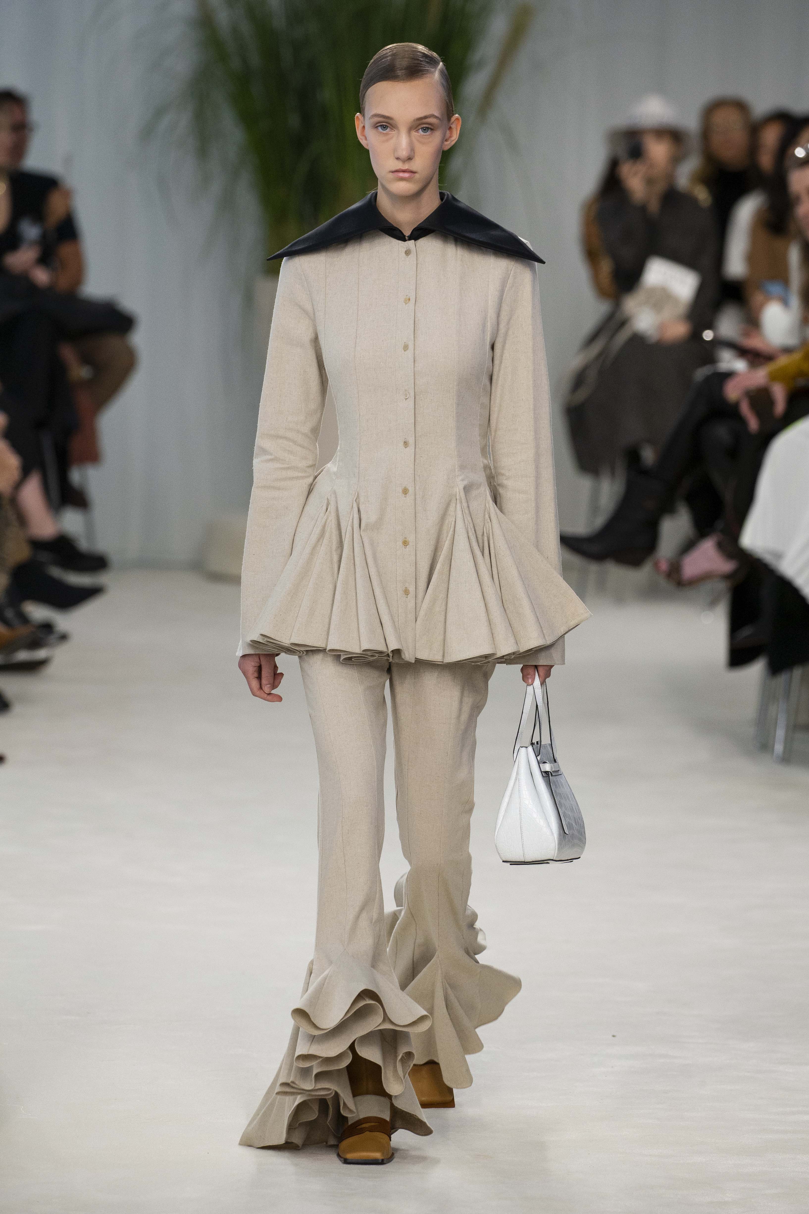 1569921149637-Loewe-Women-SS20-Look-6