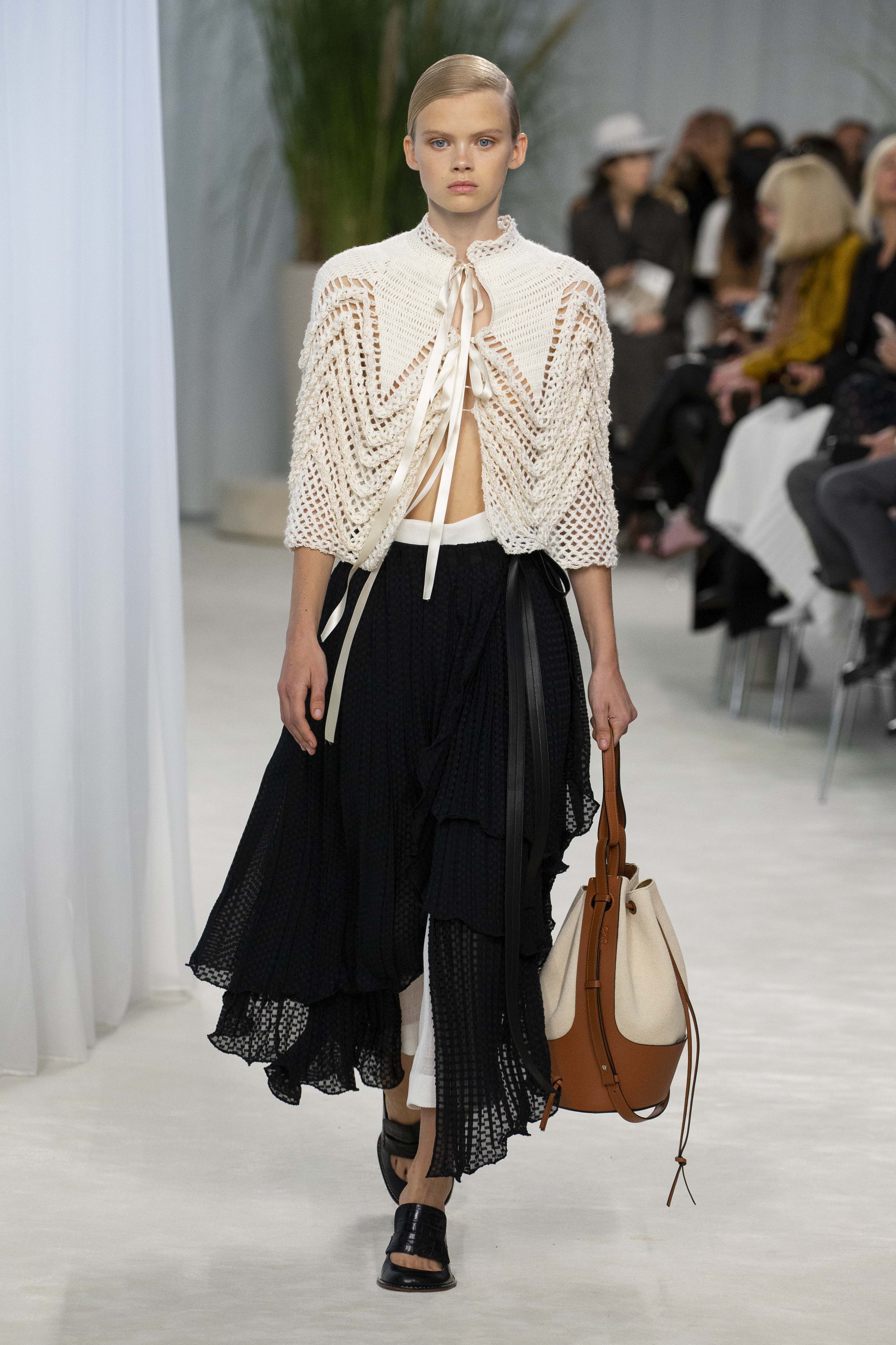 1569921238069-Loewe-Women-SS20-Look-10