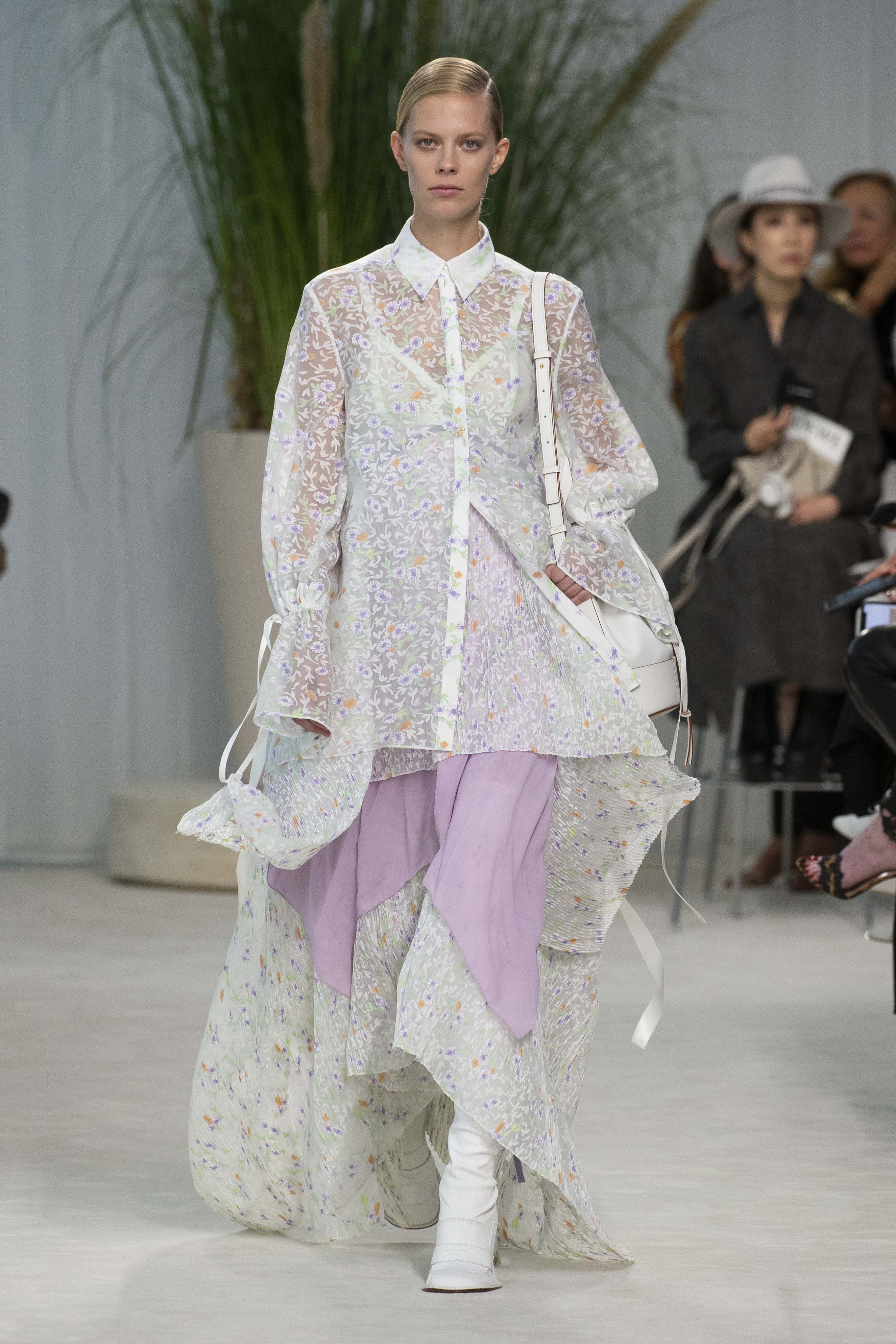 1569921278830-Loewe-Women-SS20-Look-18