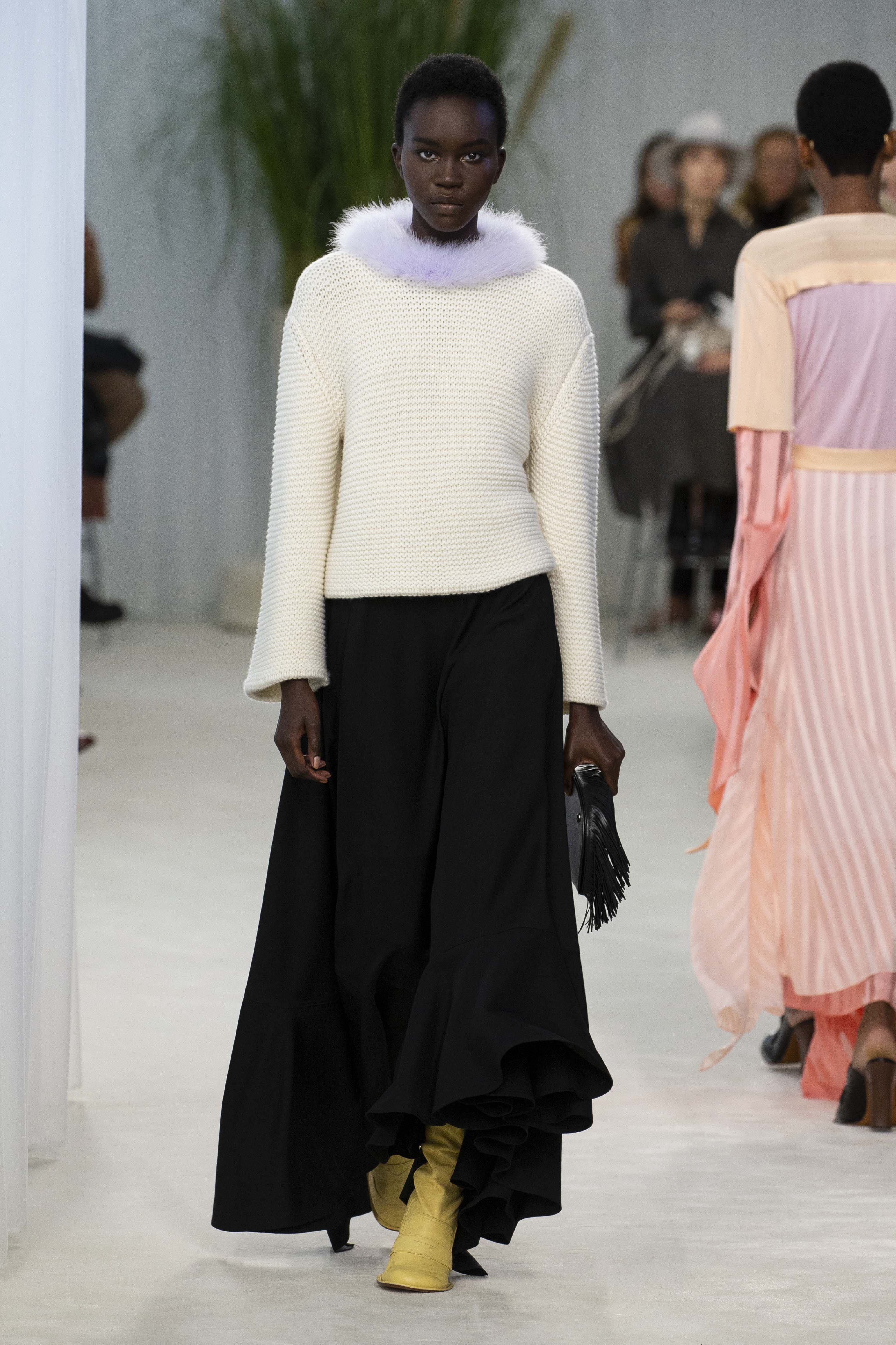 1569921303735-Loewe-Women-SS20-Look-24