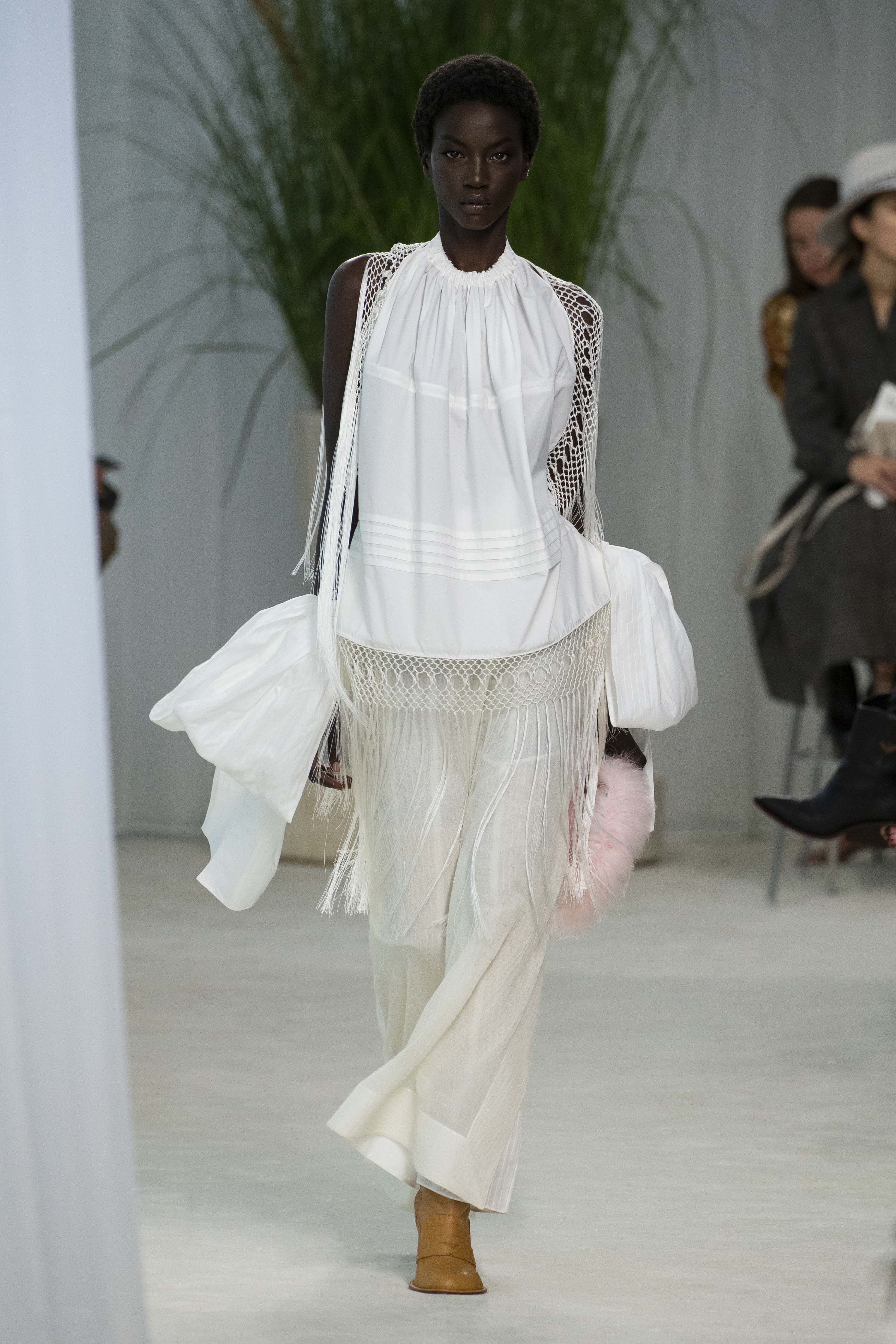 1569921351844-Loewe-Women-SS20-Look-35
