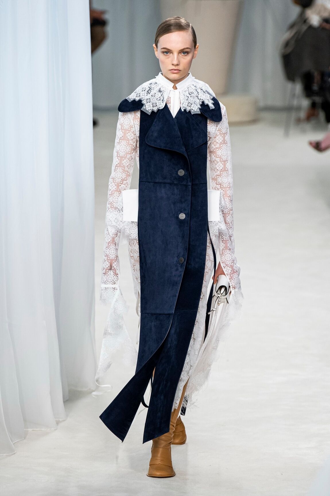1570145268322-LOEWE-2