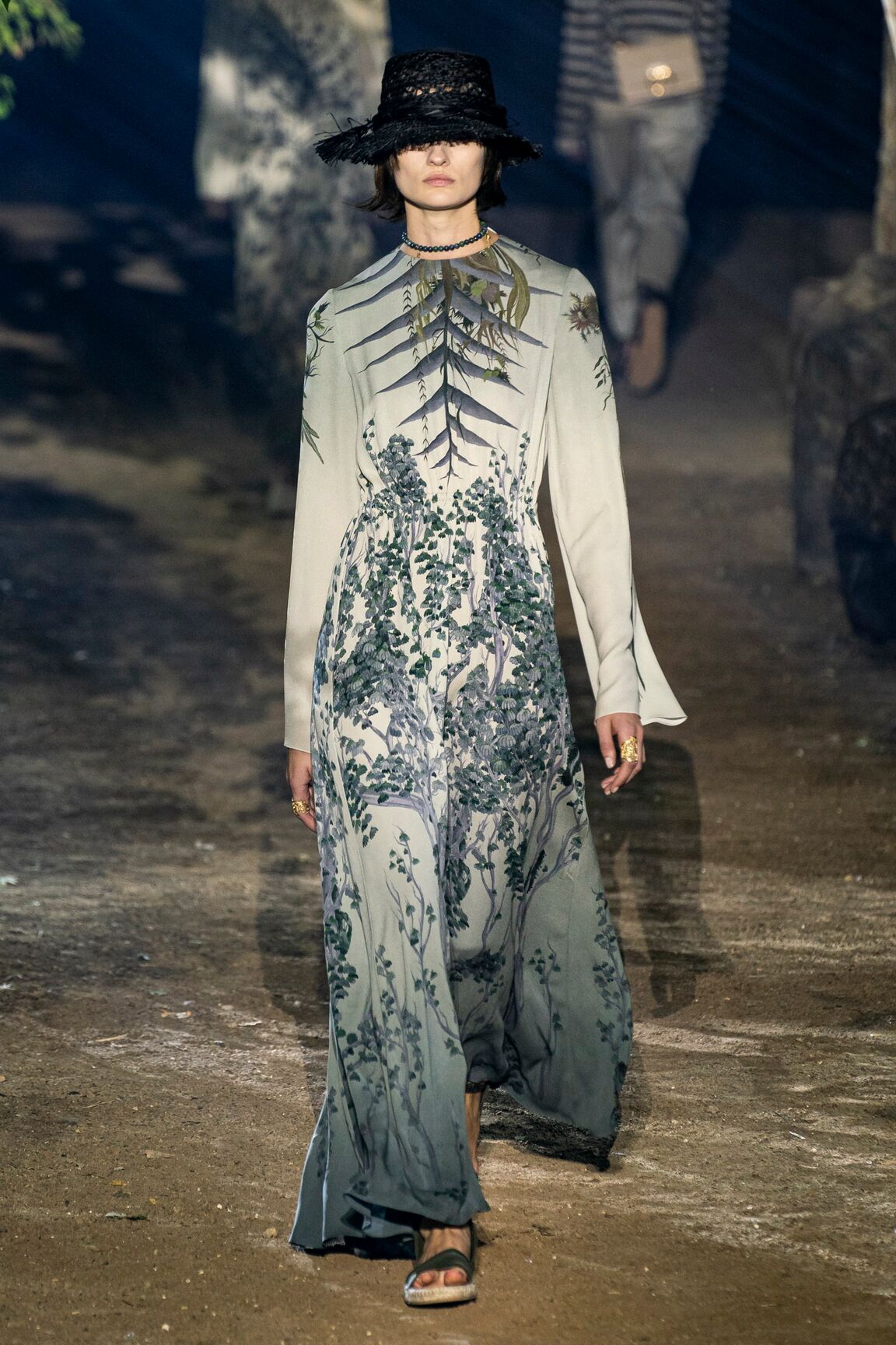1570182145680-dior2