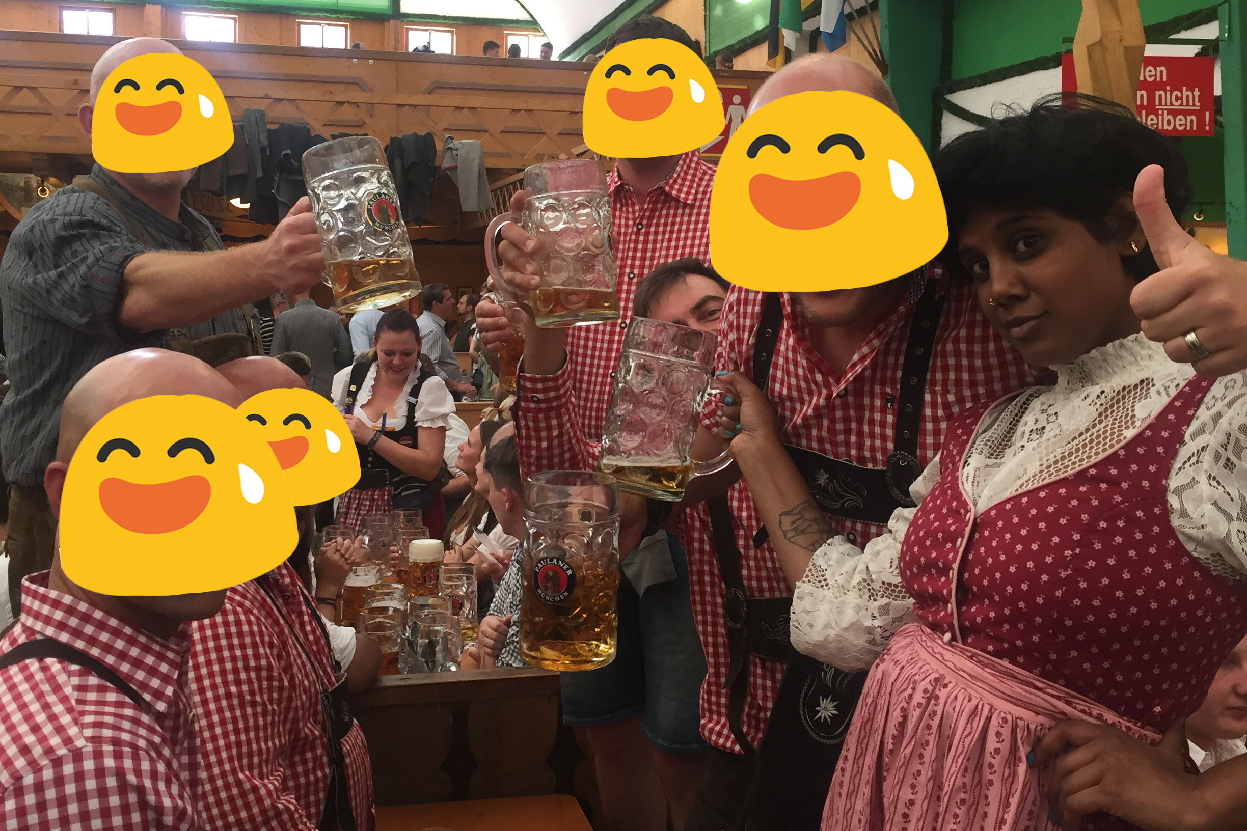 Die Autorin mit einer Gruppe Schweizer