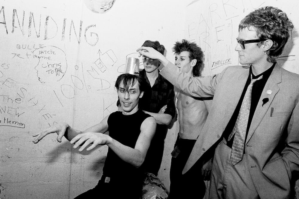 1571742230826-backstage-rose-bonbon-groupe-bauhaus-1981