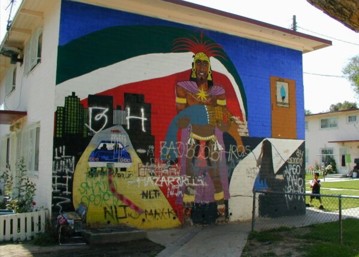 1571771275107-barrio-wall