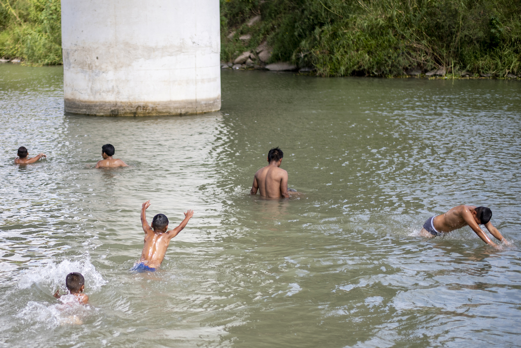 Boys play in the Rio Grande. Photo by Sergio Flores.