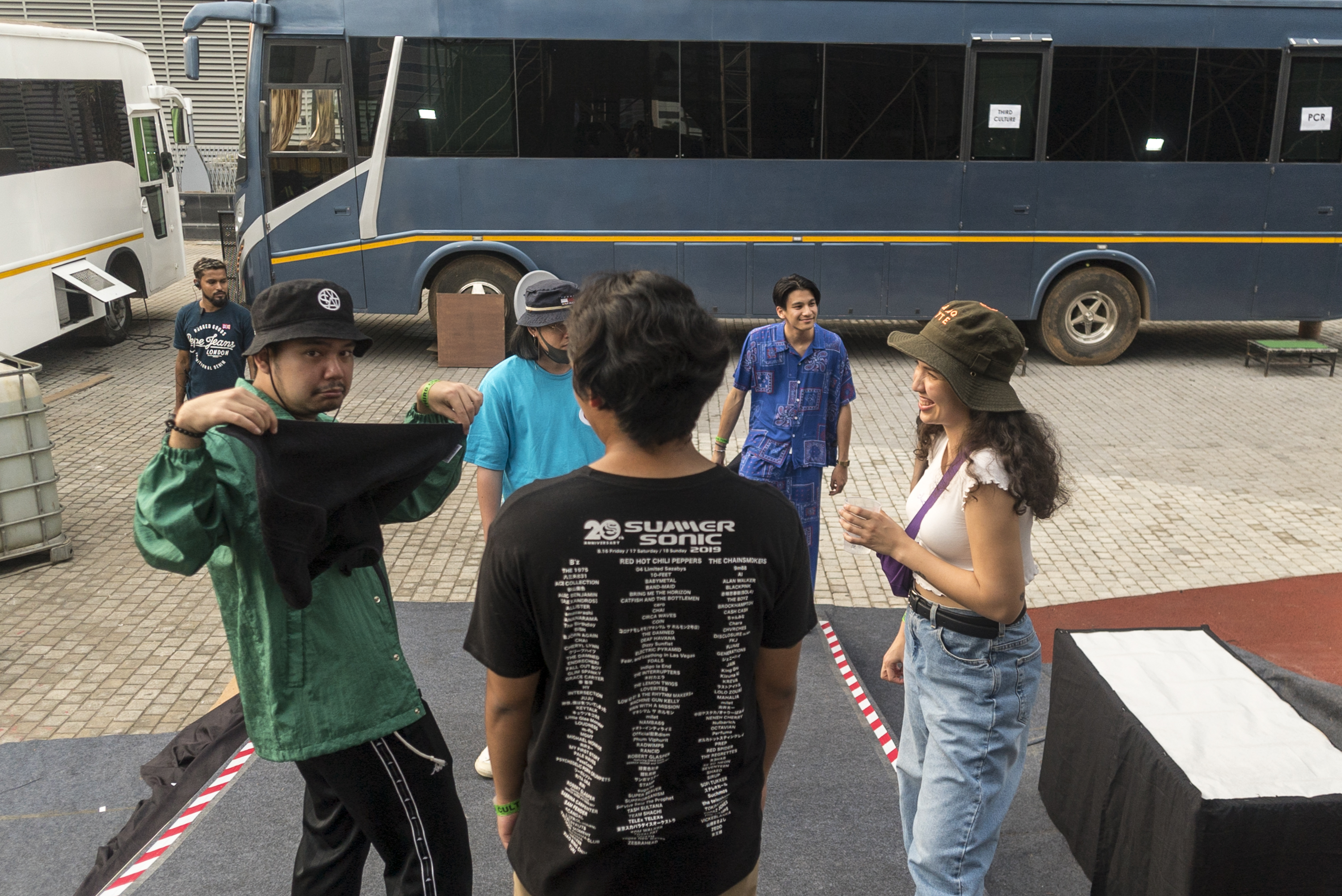 1572599144953-006_phum-viphurit_vice-asia_photo-by-naman-saraiya_Waiting-to-get-on-stage-at-Neon-East-Fest-Mumbai-just-as-the-sun-was-beginning-to-set