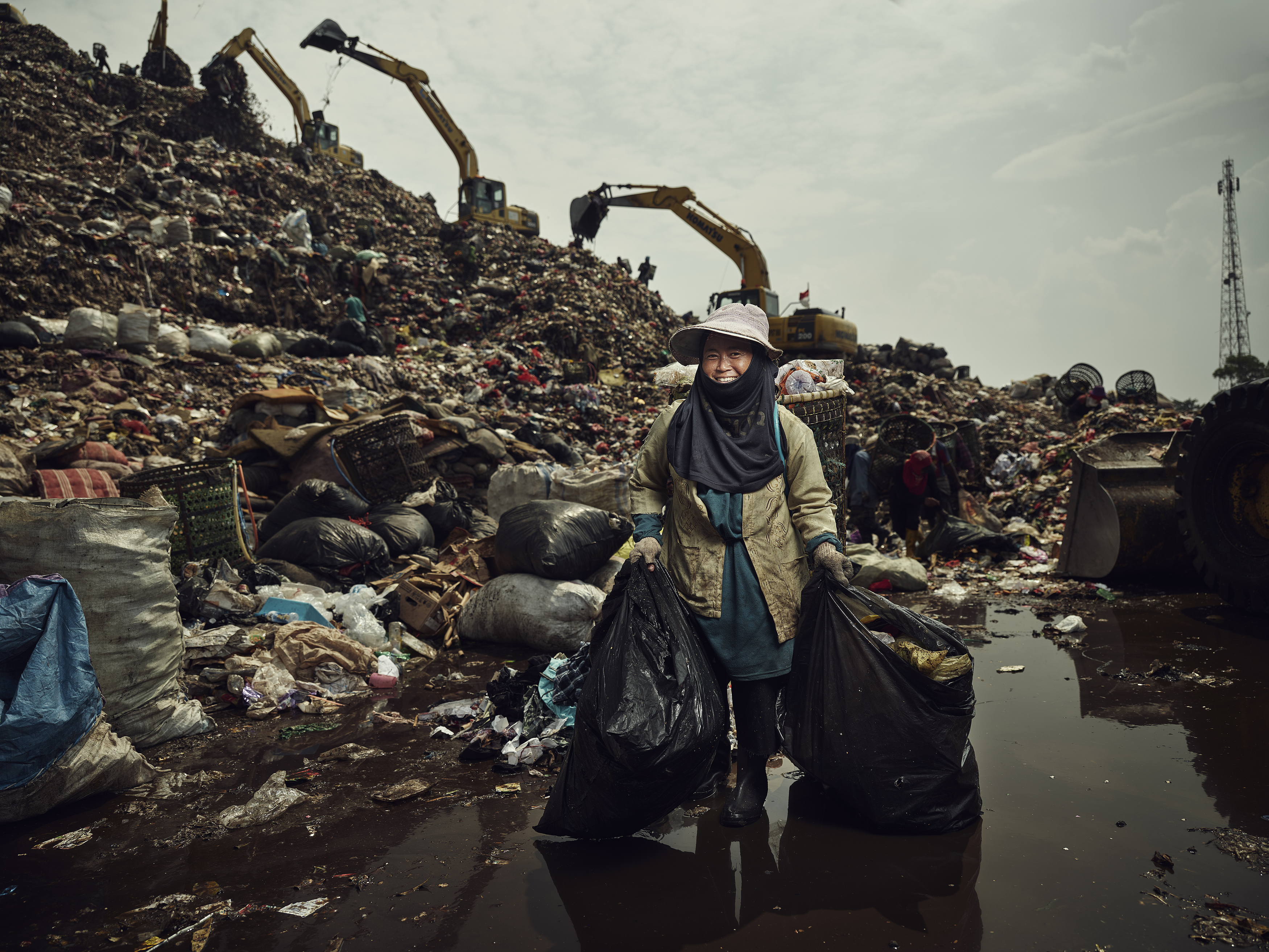 インドネシア最大のゴミ処分場で暮らすひとびと