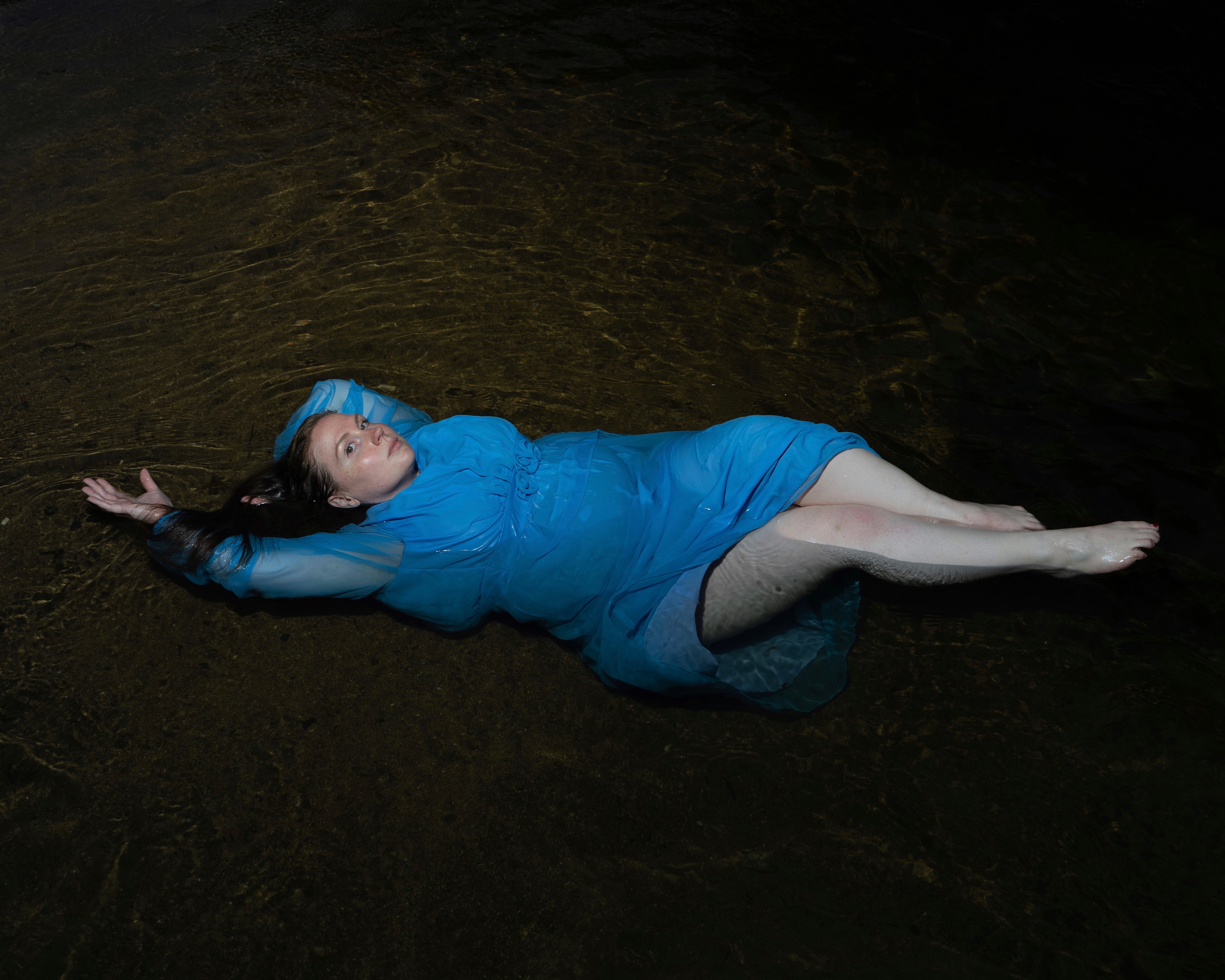 1574851552040-Desiree-in-water