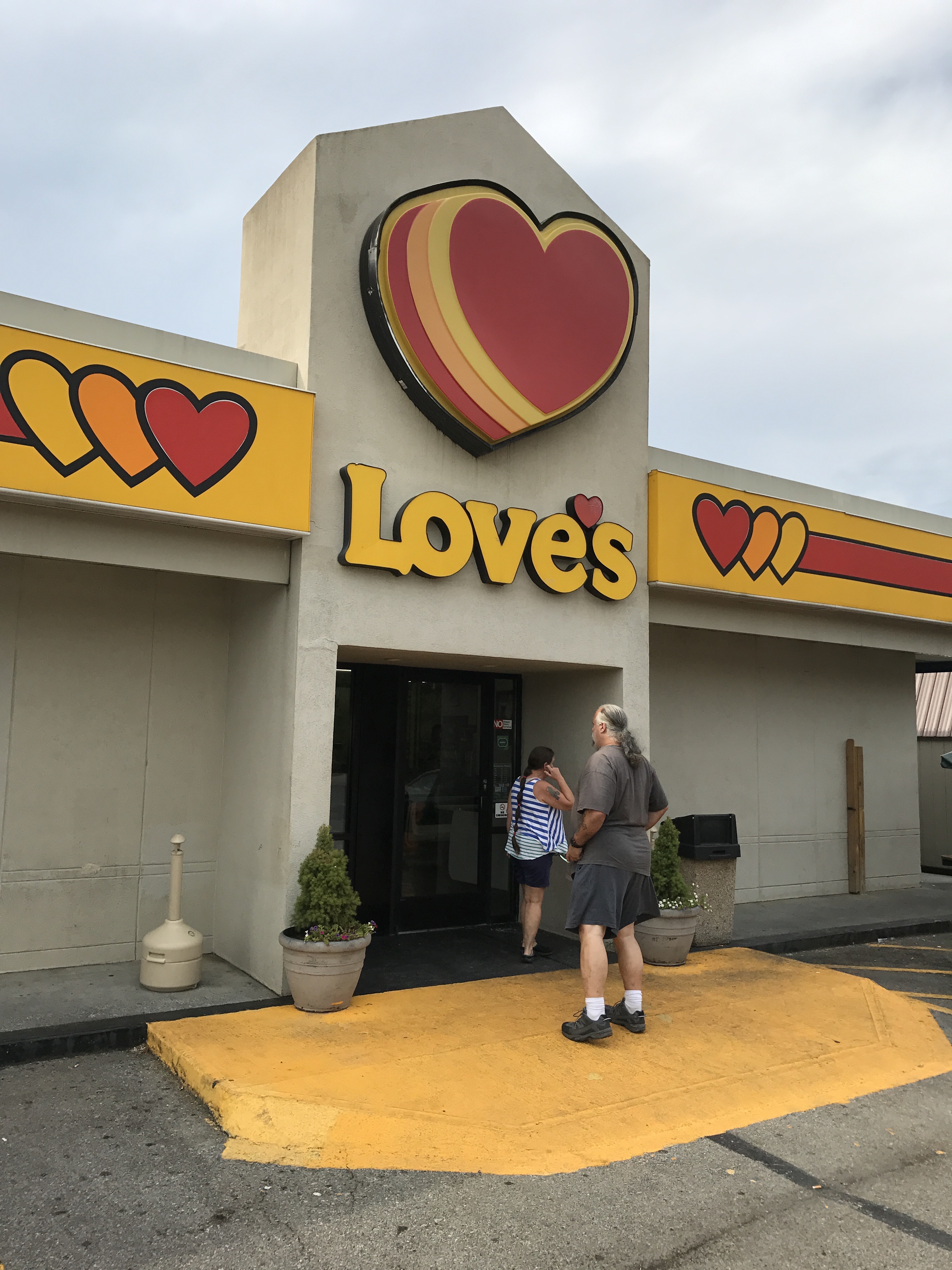 1574852299781-loves