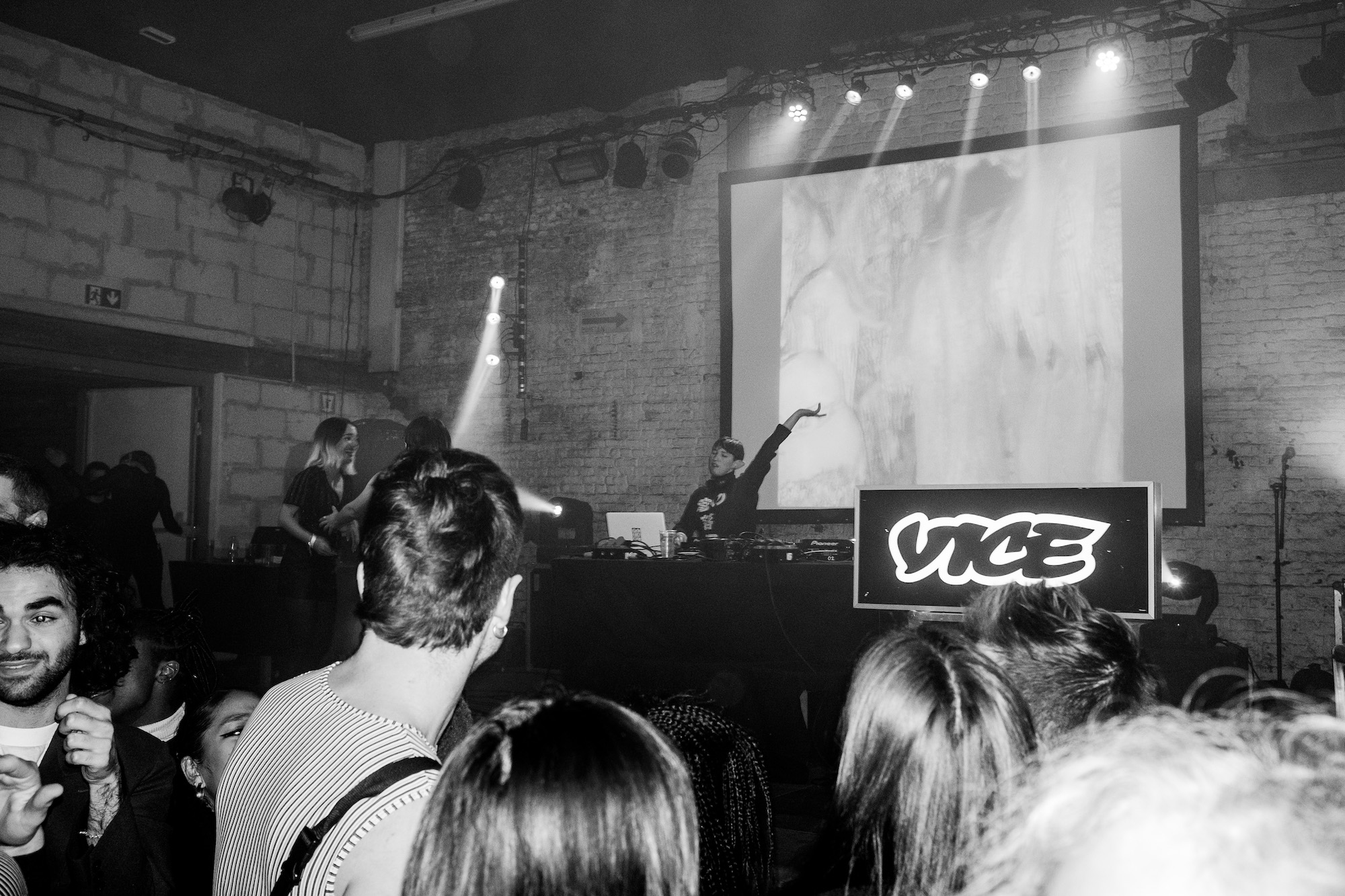 1575654015380-viceparty-5631