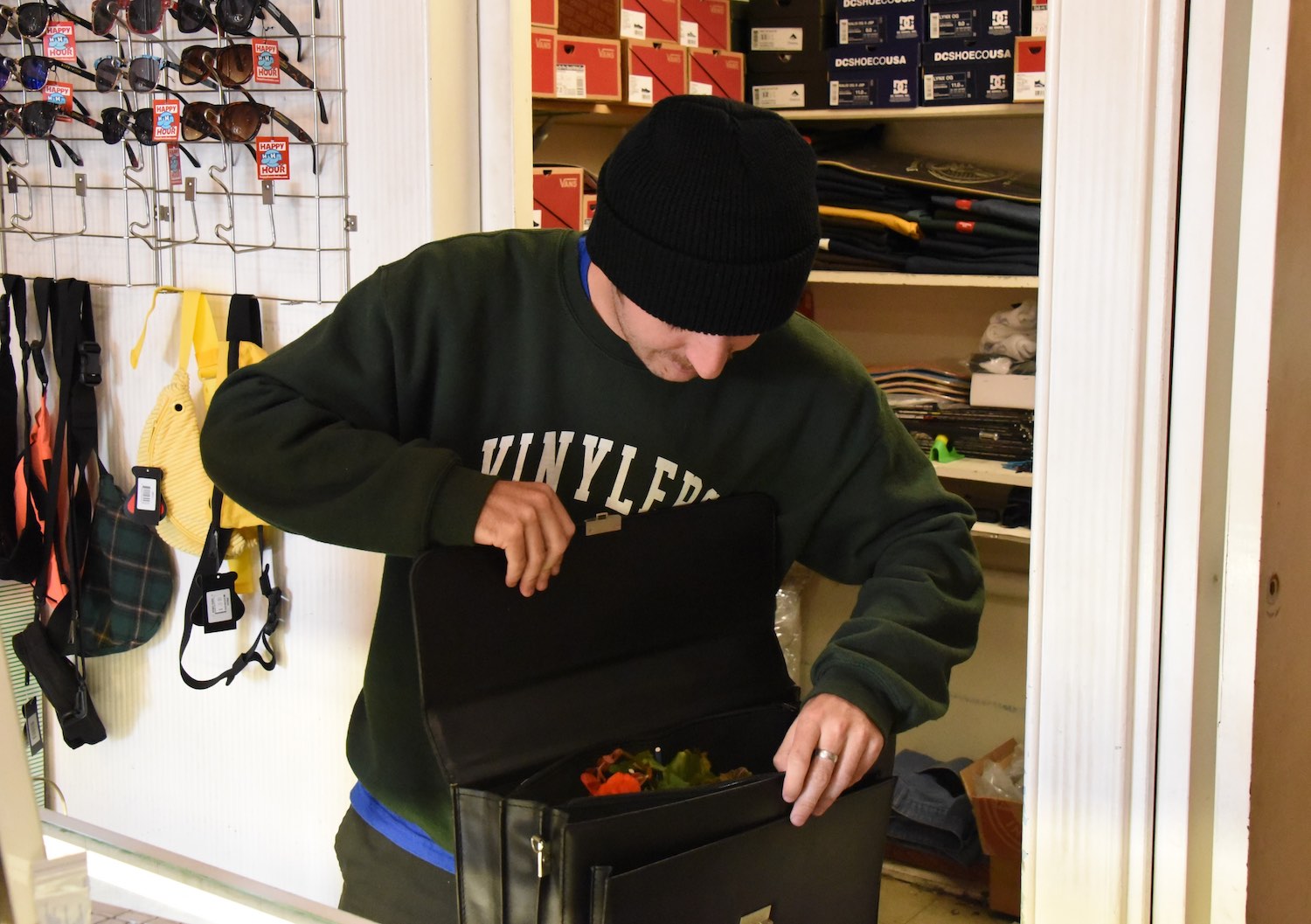 1575953460965-04-Kingpin-Opens-Briefcase