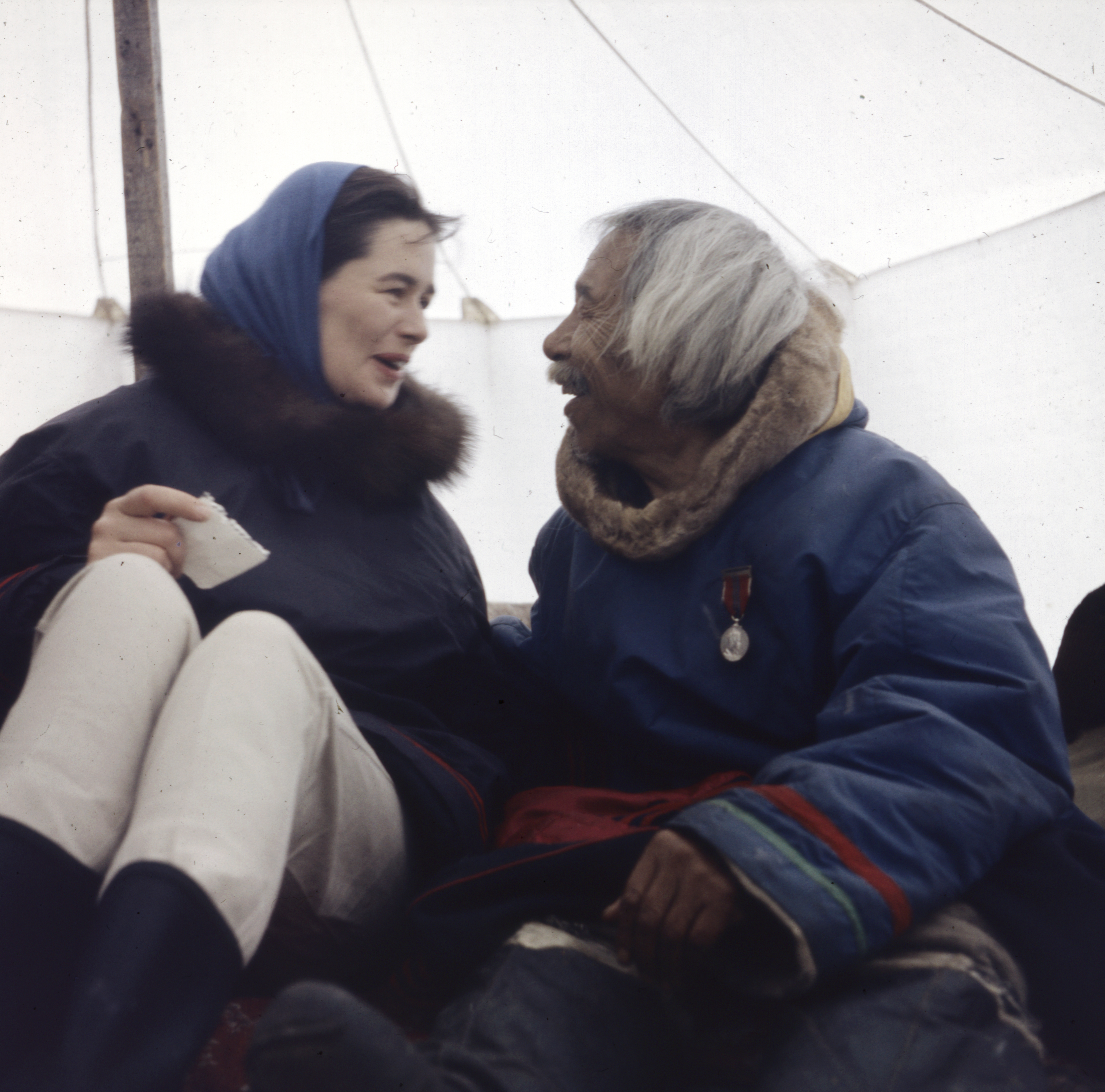Alma Houston and Andrew Kingwatsiak, Cape Dorset, 1960. (Rosemary Eaton) © Libraries and Archives Canada